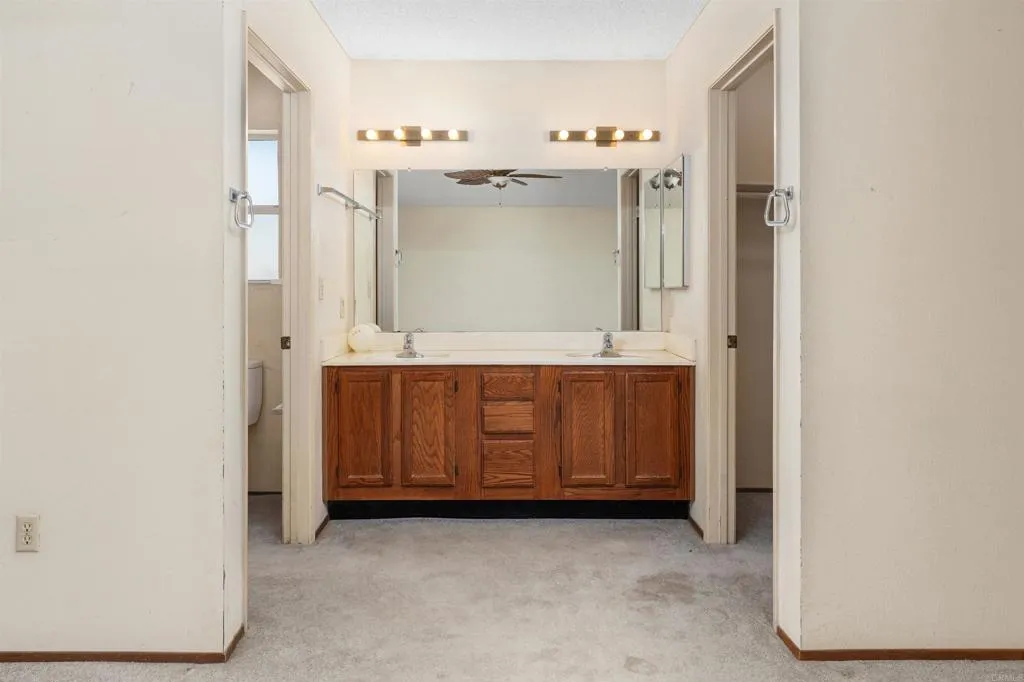 2992 Lexington Circle