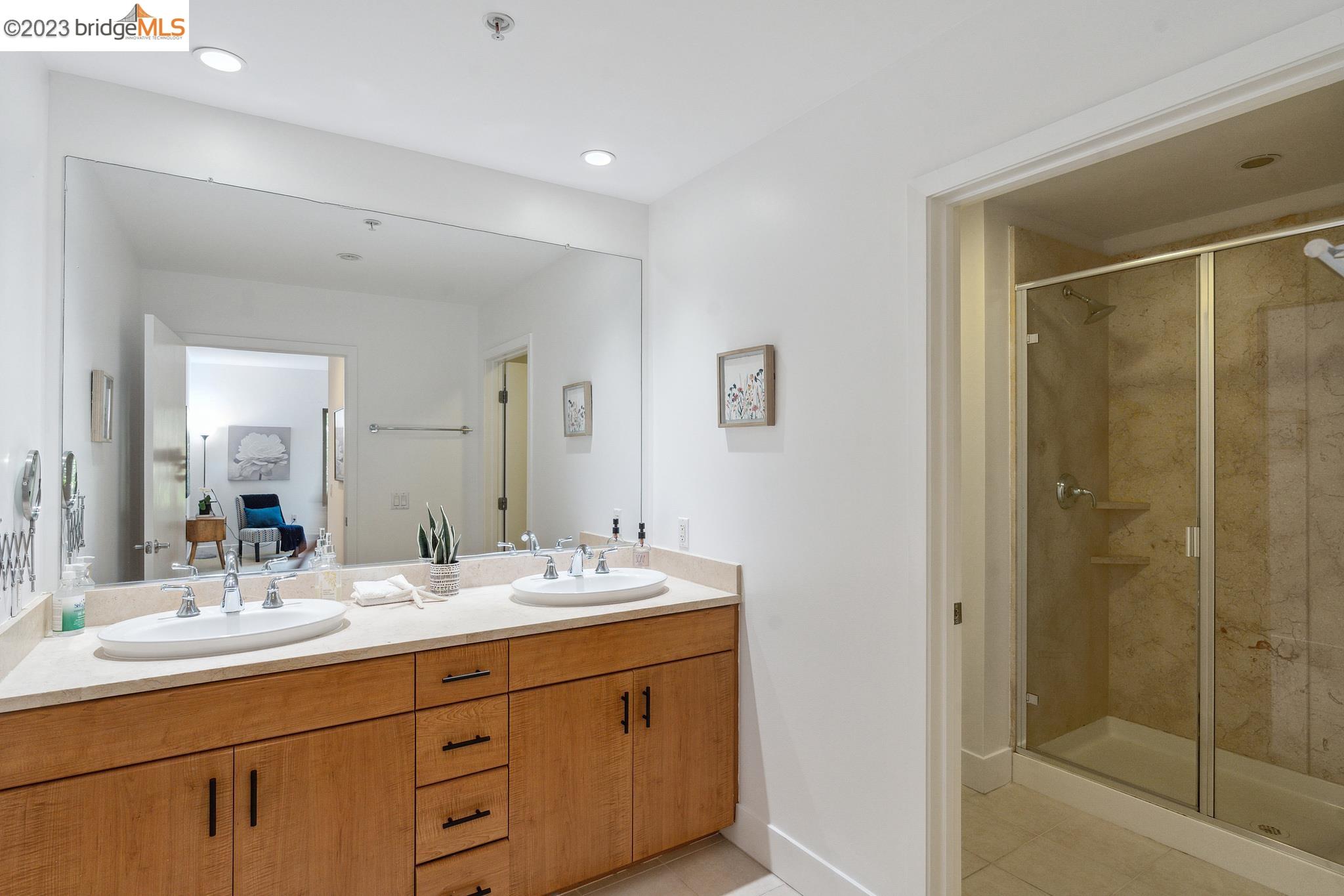 438 W Grand Ave # 520