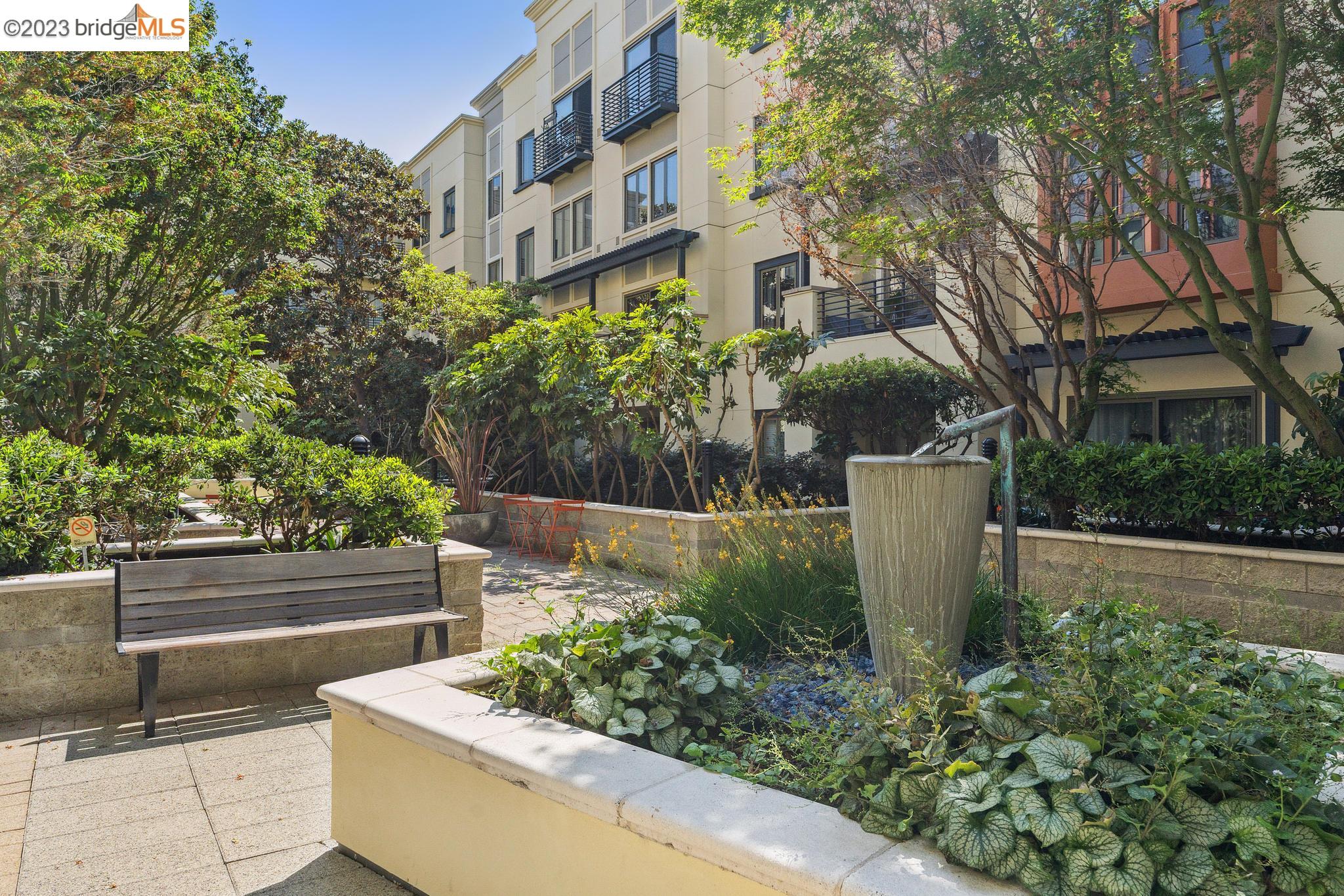 438 W Grand Ave # 520