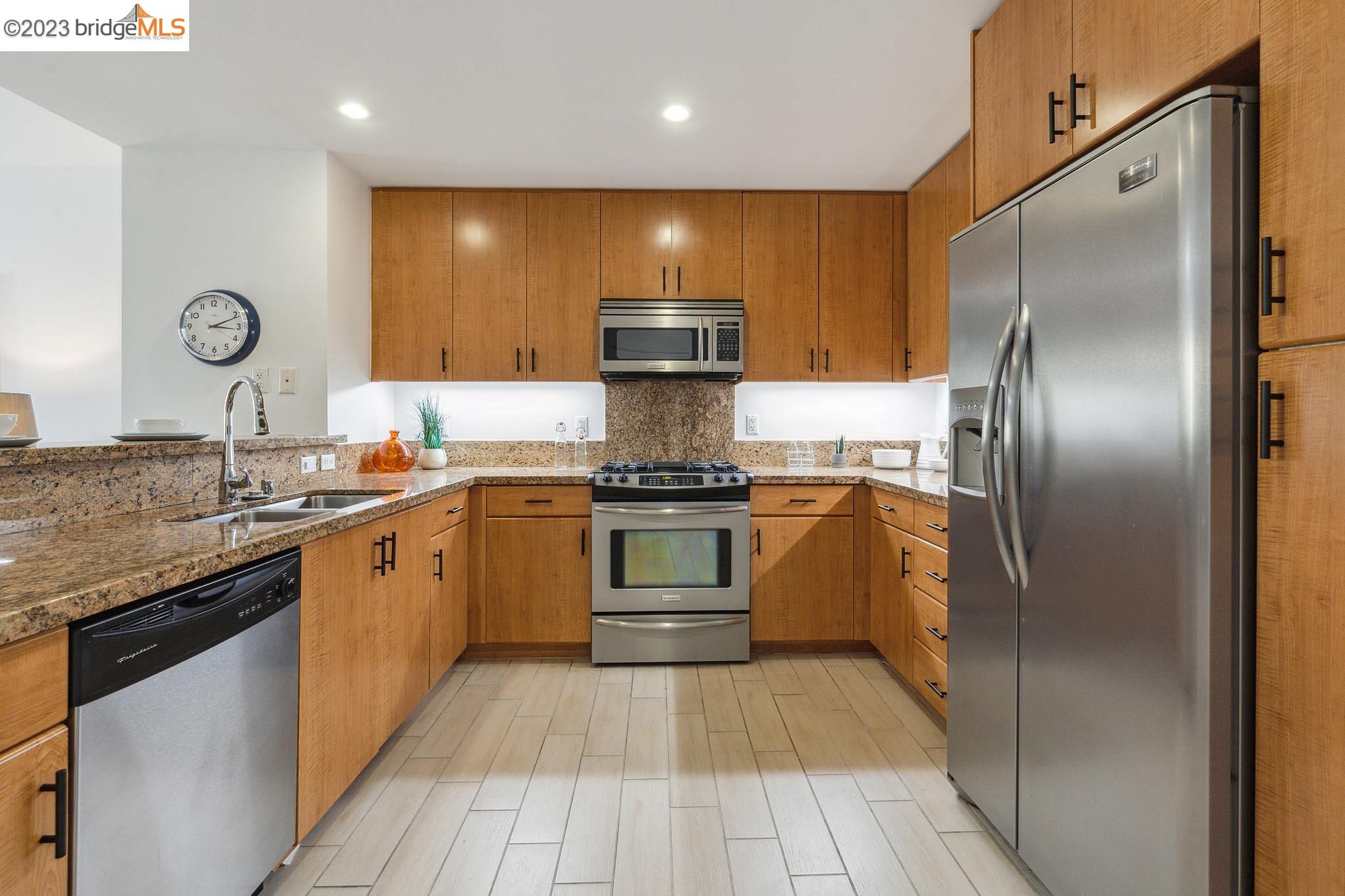 438 W Grand Ave # 520