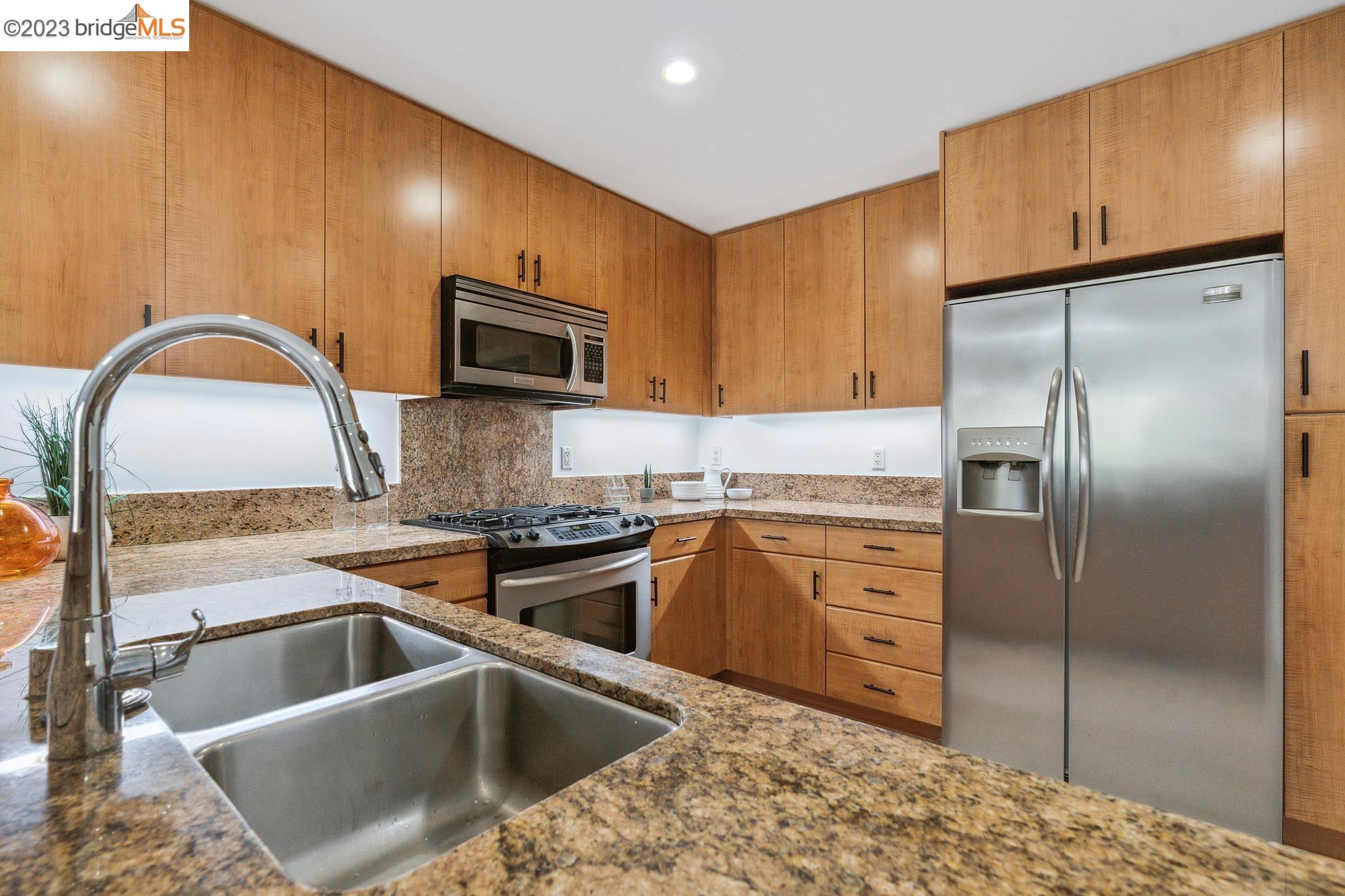 438 W Grand Ave # 520