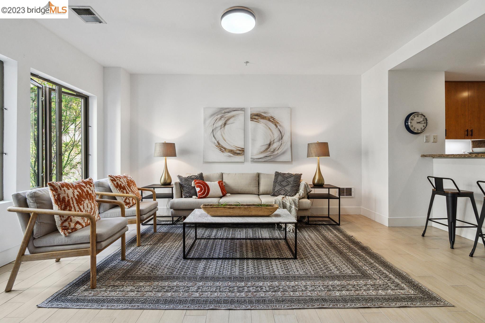 438 W Grand Ave # 520