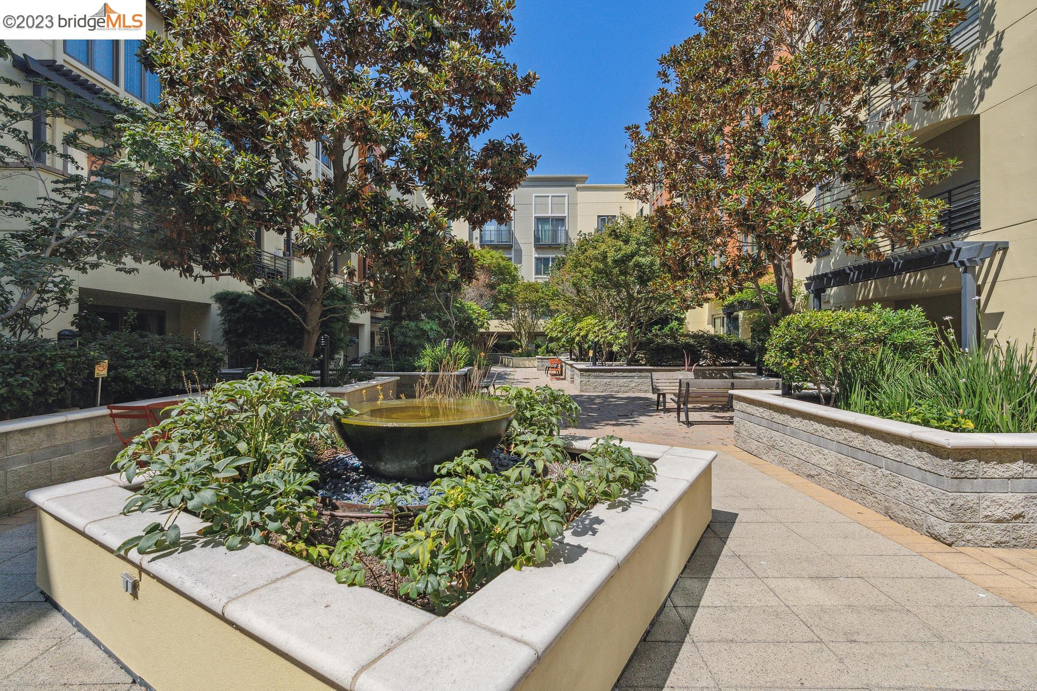 438 W Grand Ave # 520