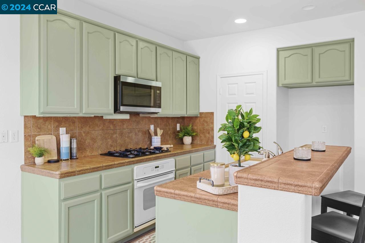 1046 Bending Willow Way