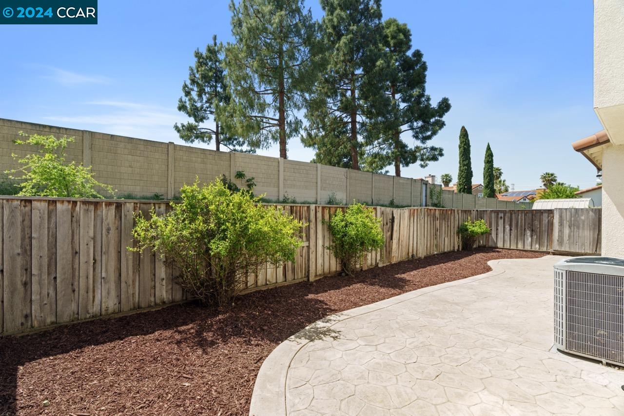 1046 Bending Willow Way