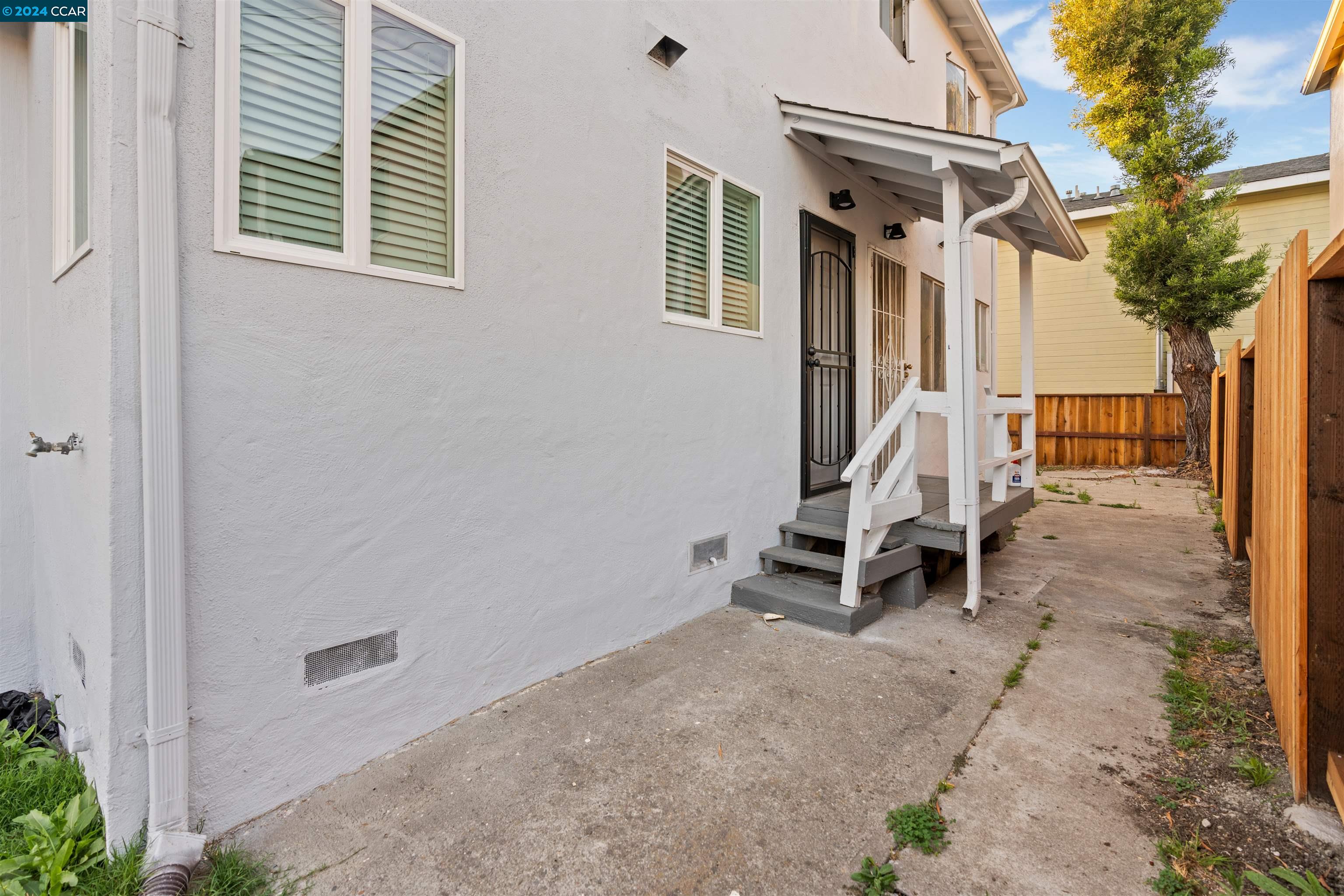 7874-7876 Bancroft Ave.