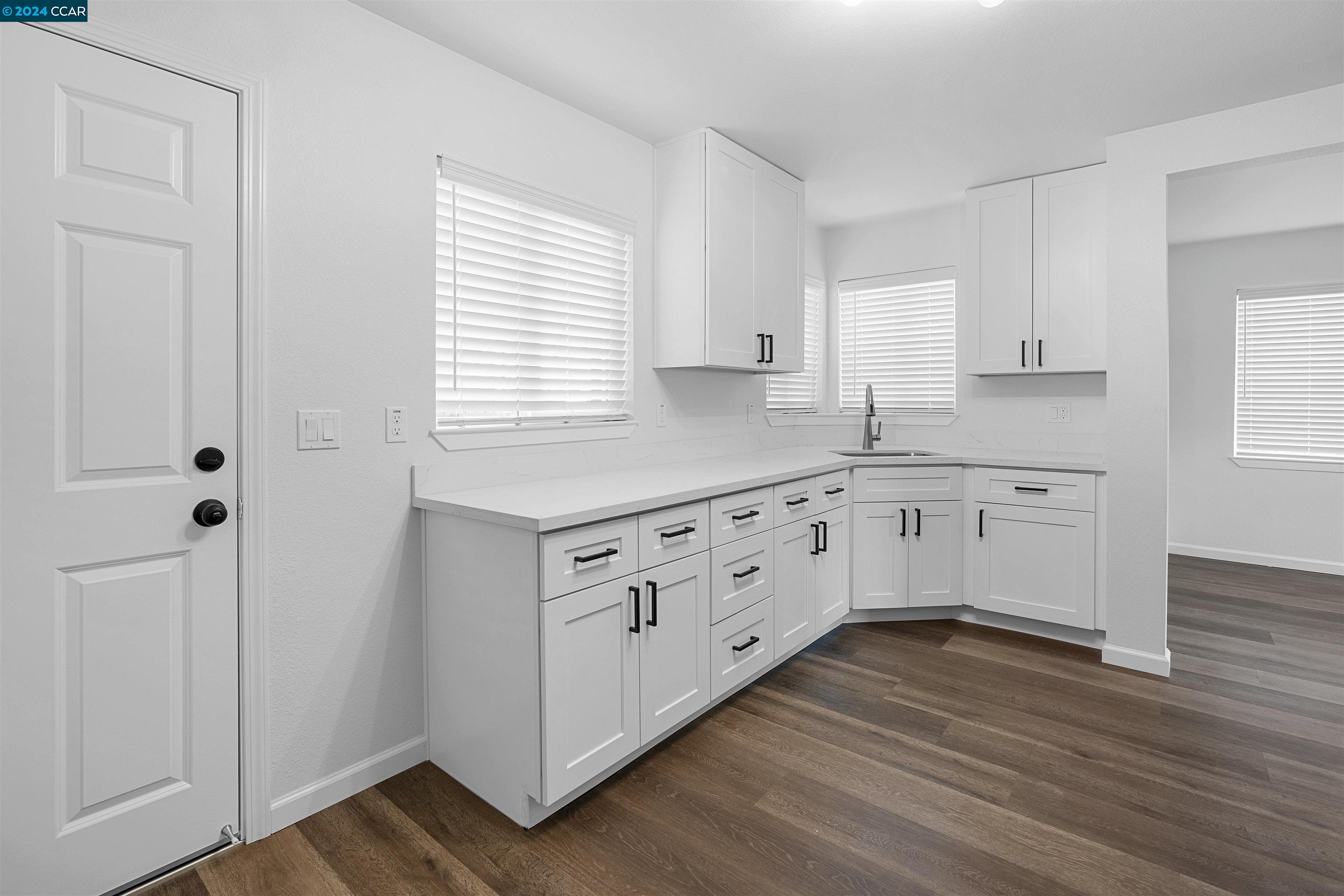 7874-7876 Bancroft Ave.