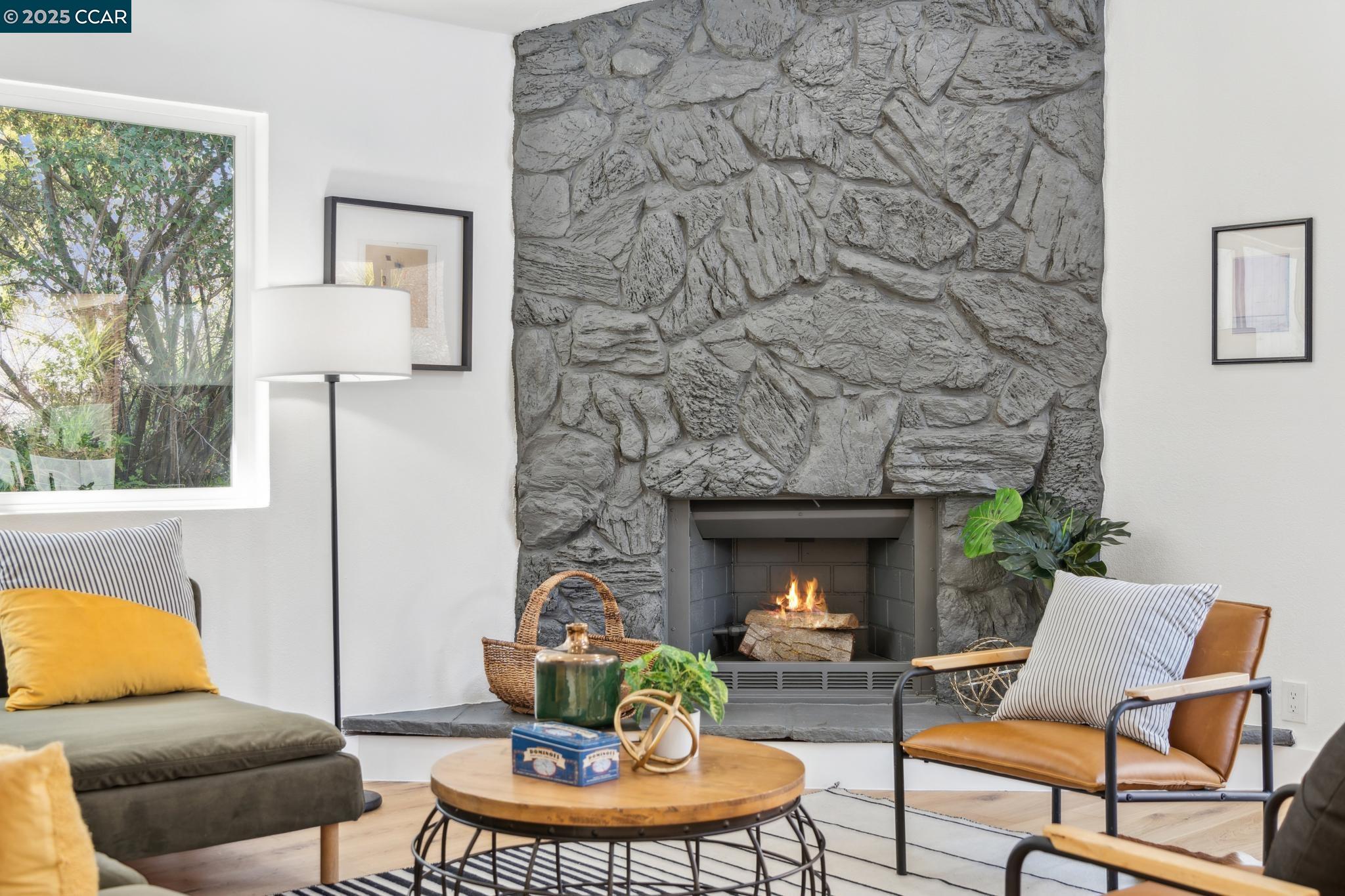 2144 Pomar Vista St.