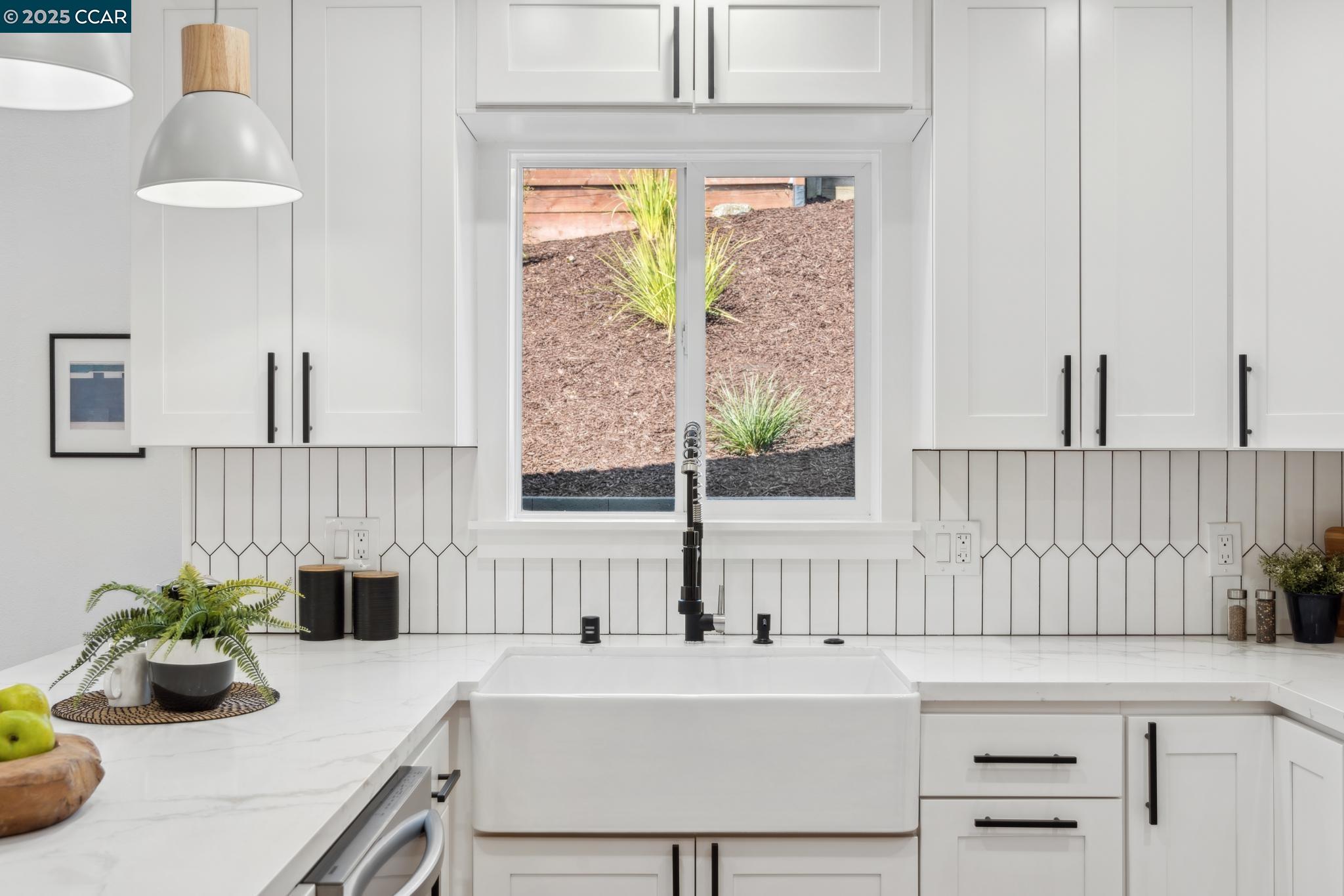 2144 Pomar Vista St.