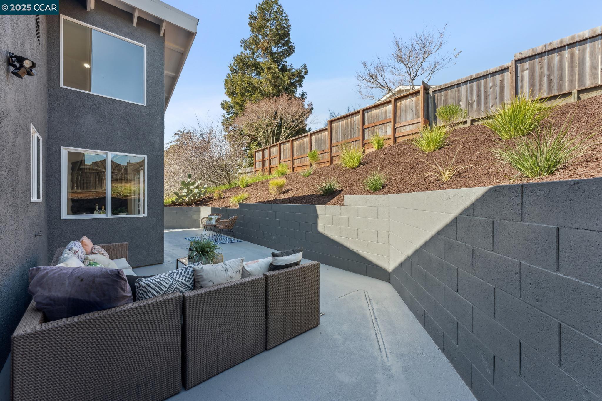 2144 Pomar Vista St.