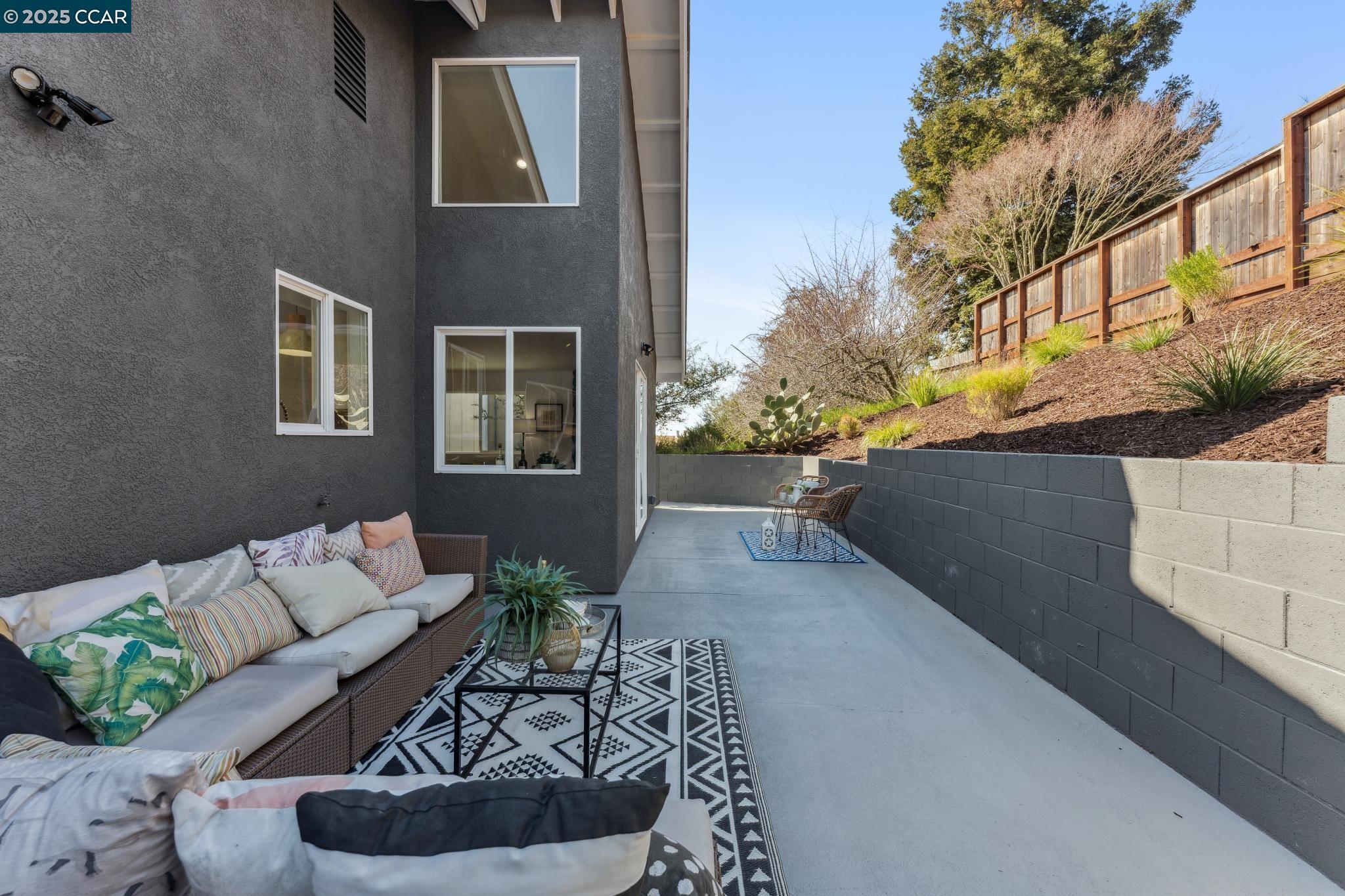 2144 Pomar Vista St.