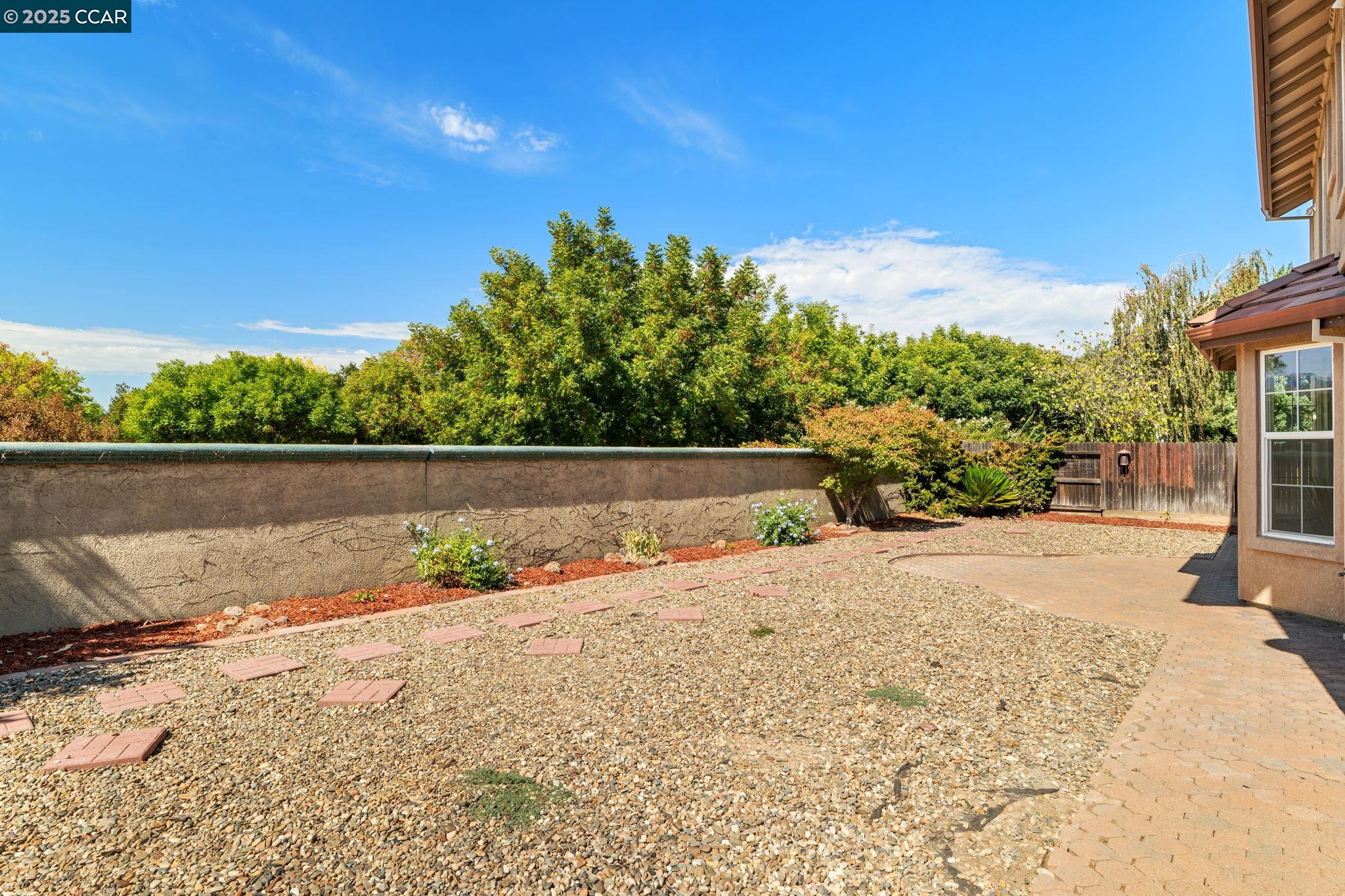 101 Pebble Ct
