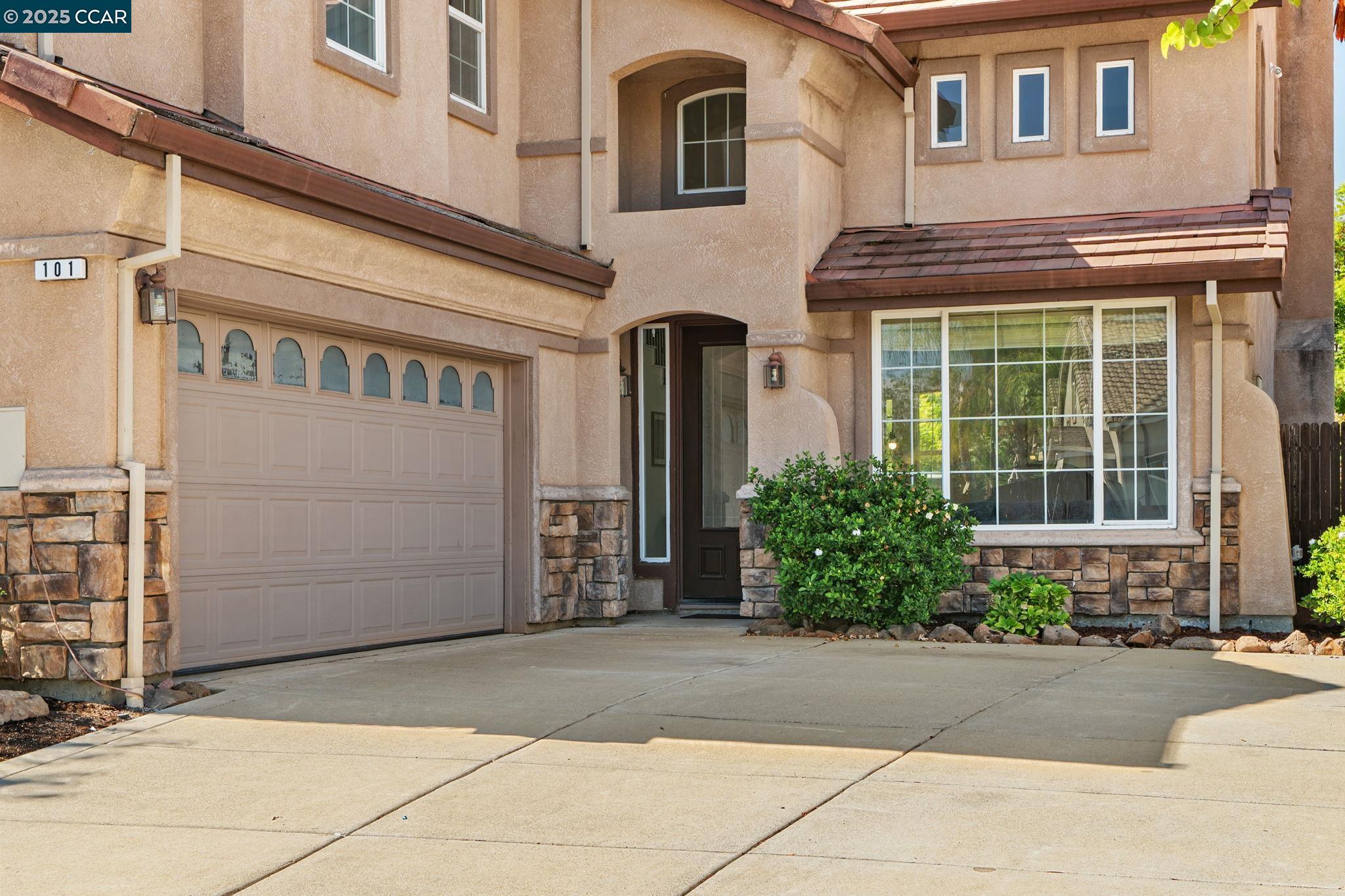 101 Pebble Ct