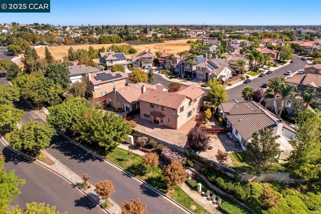 101 Pebble Ct