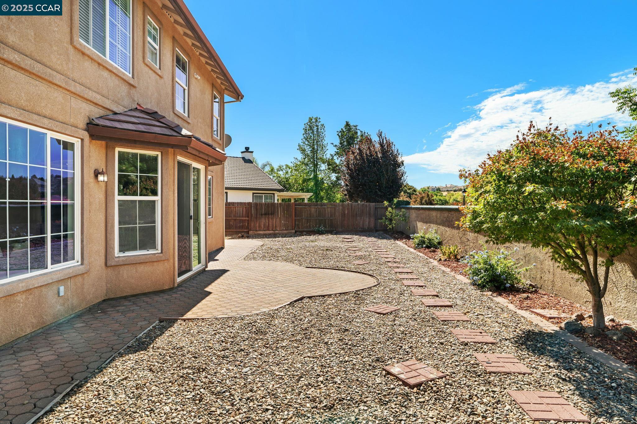 101 Pebble Ct