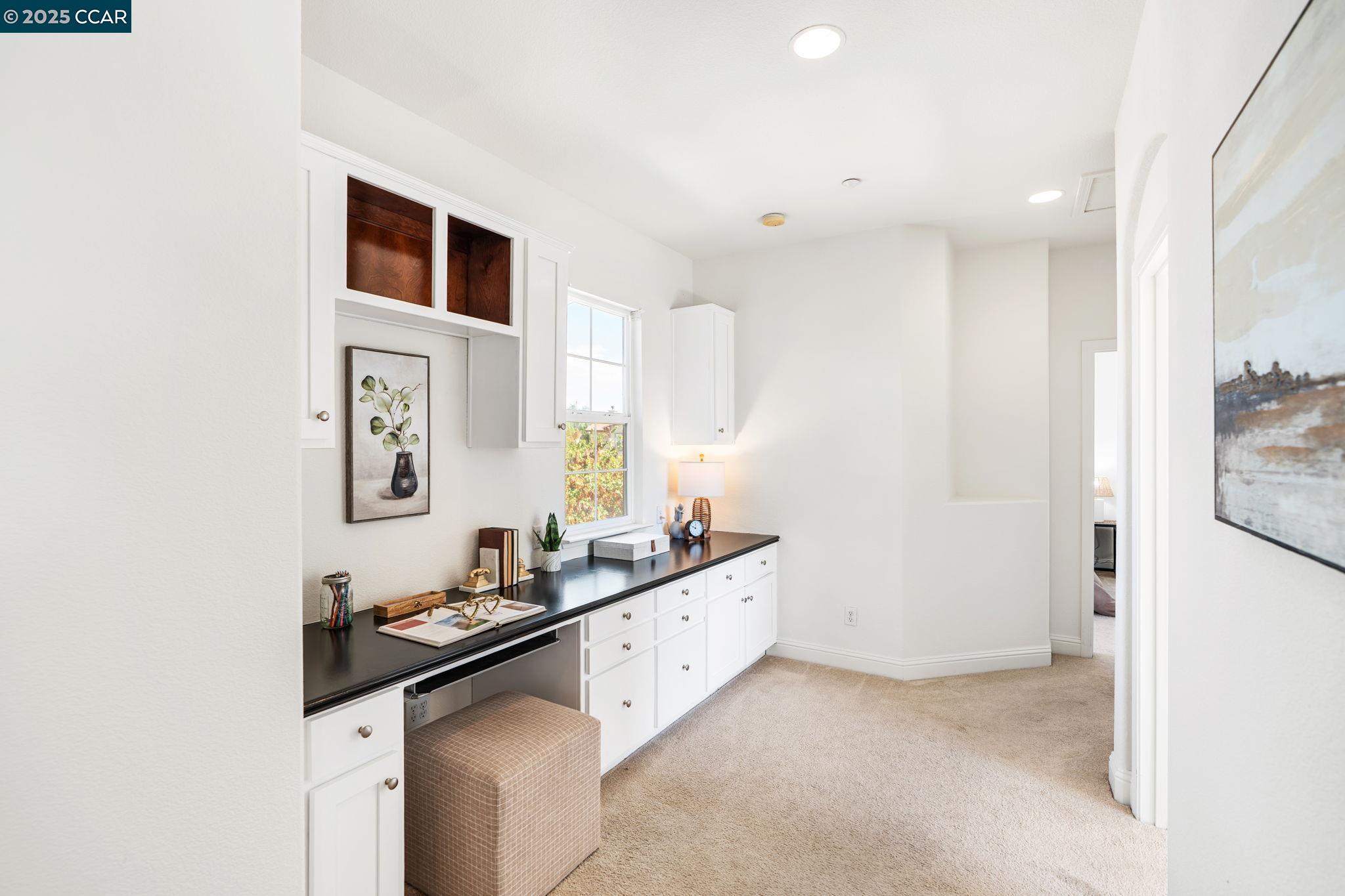 101 Pebble Ct
