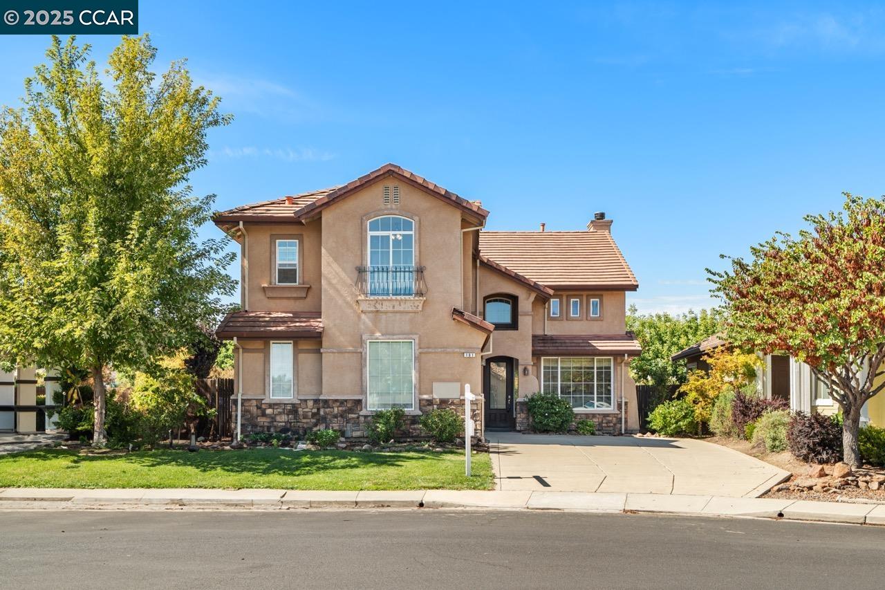 101 Pebble Ct