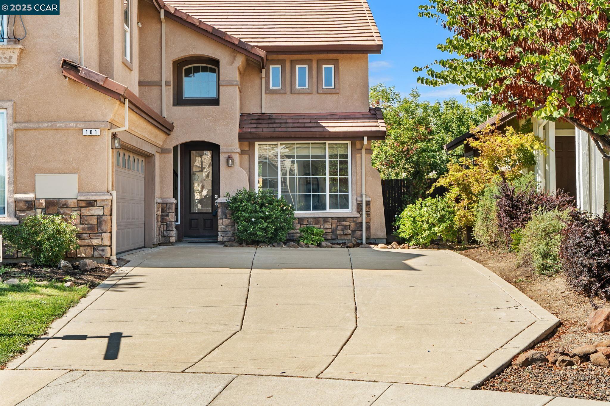 101 Pebble Ct