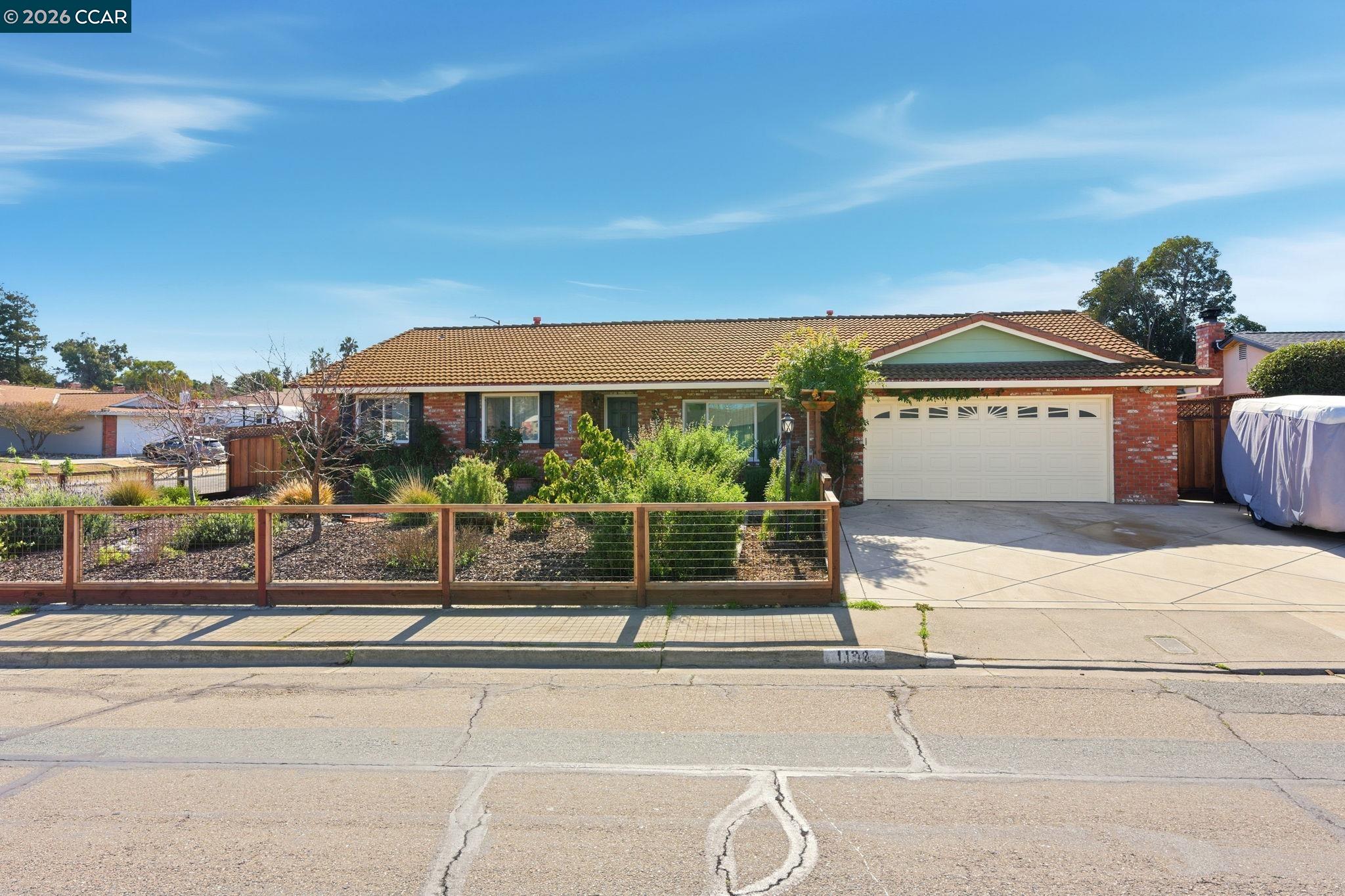 1194 Ventura Dr