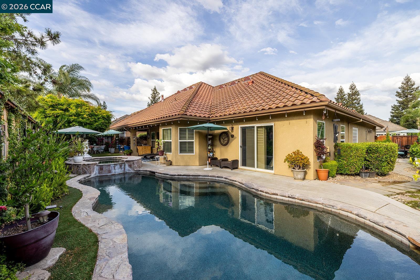 2531 Poppy Dr