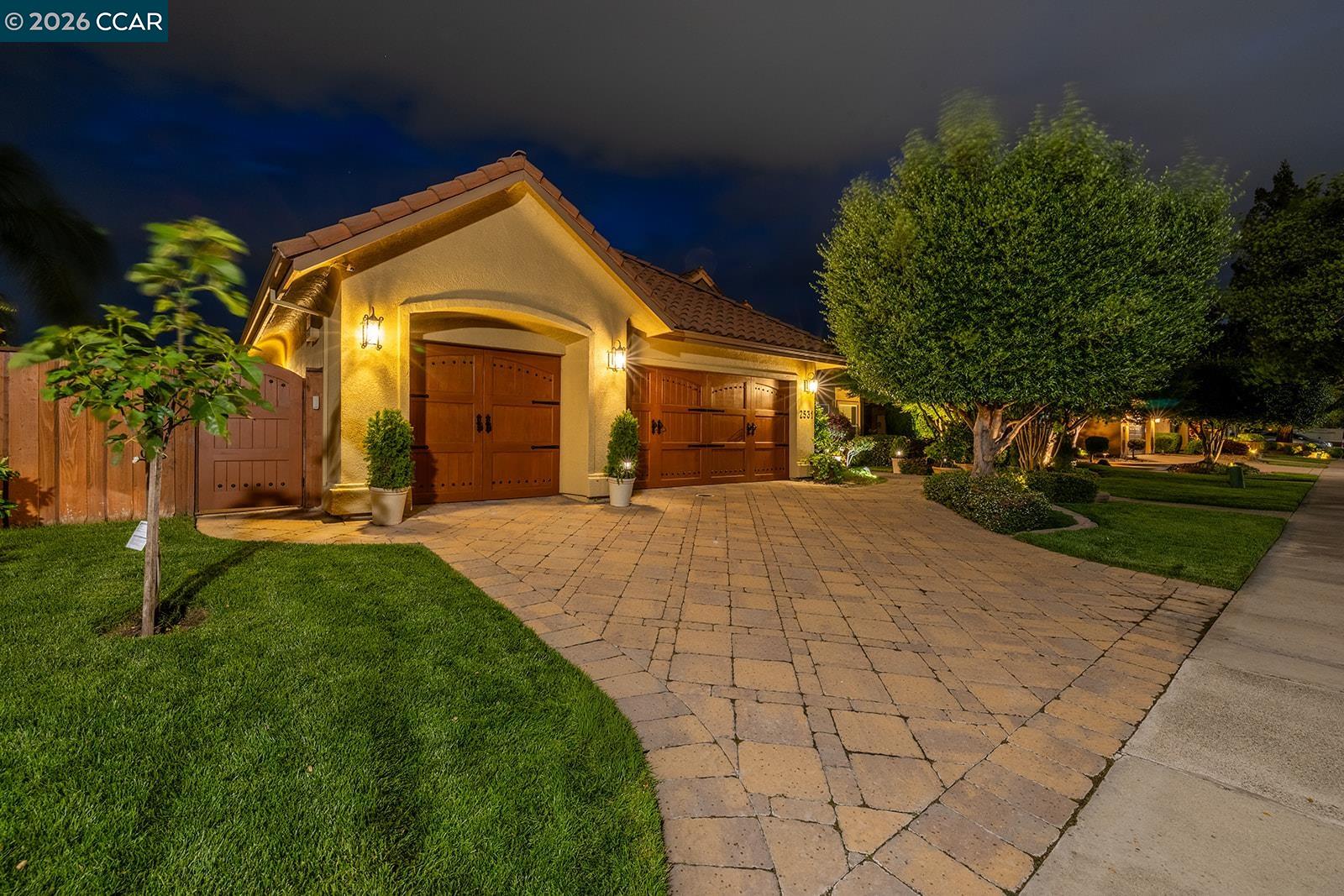 2531 Poppy Dr