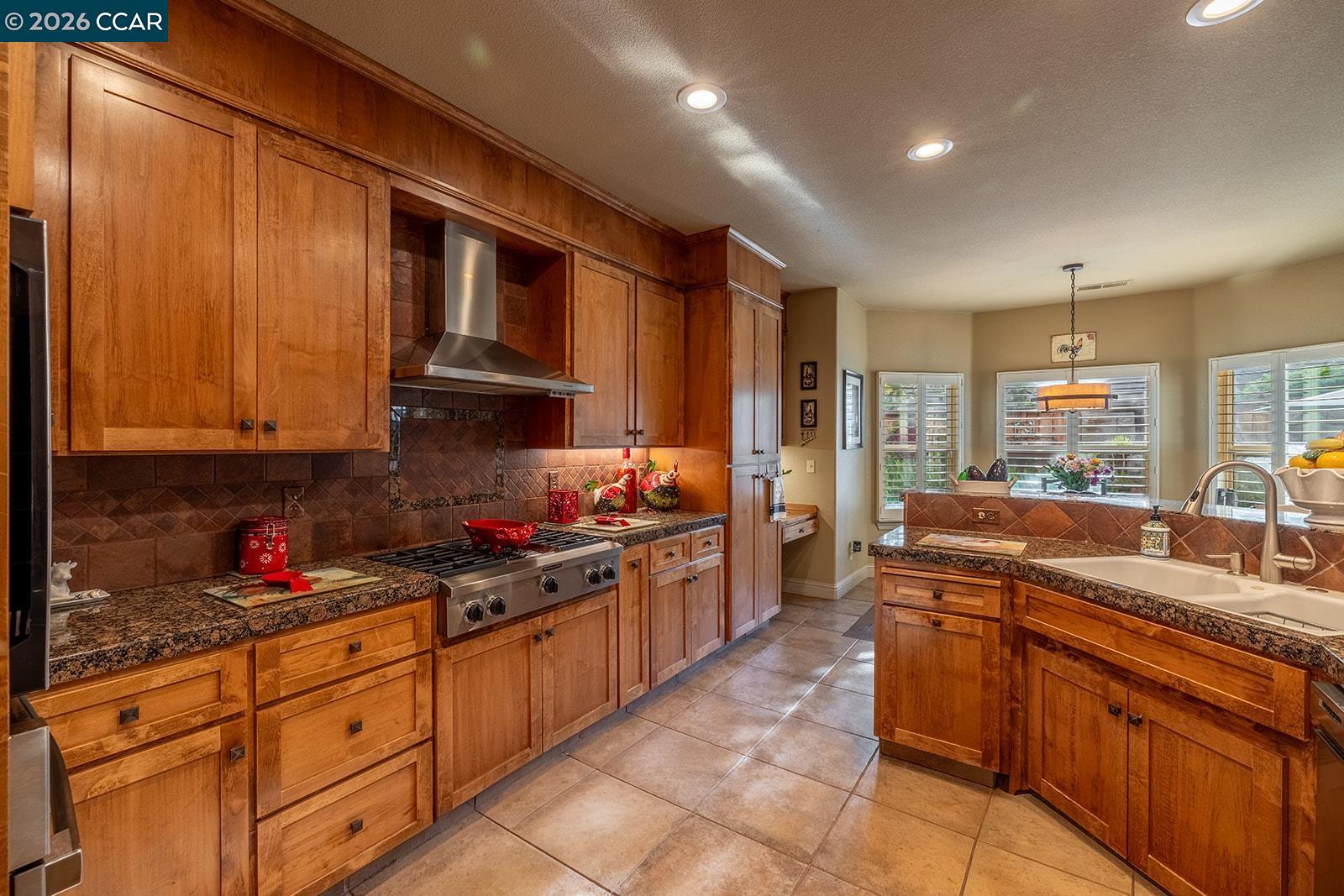 2531 Poppy Dr
