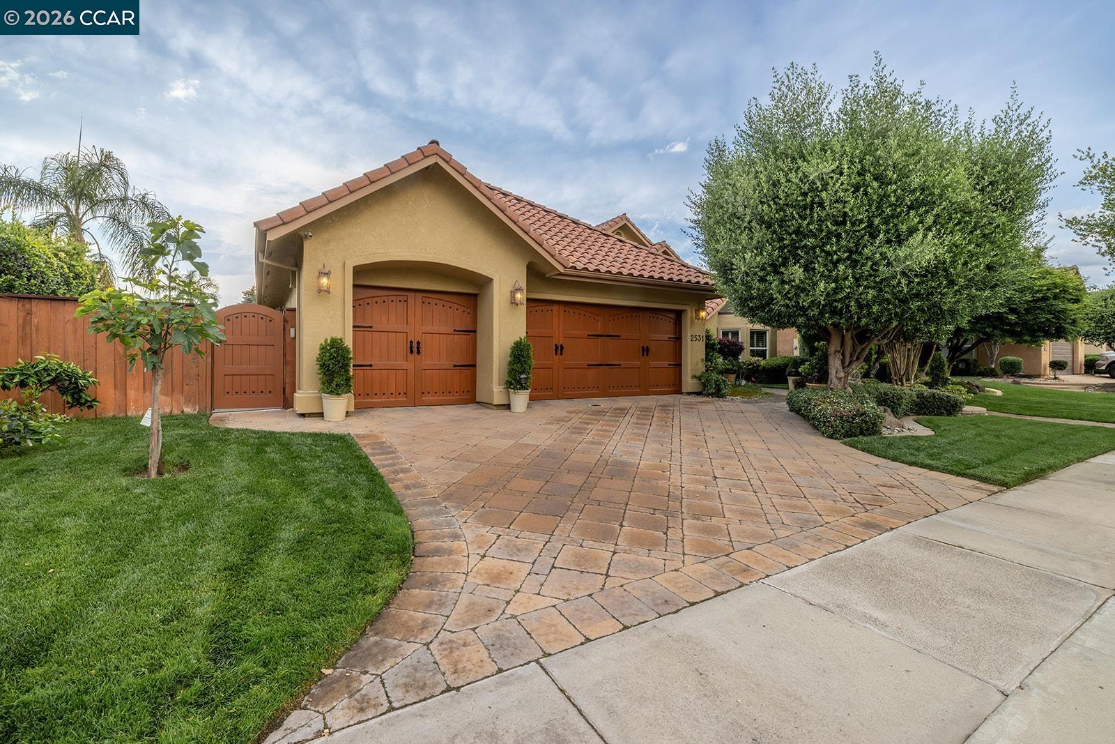 2531 Poppy Dr