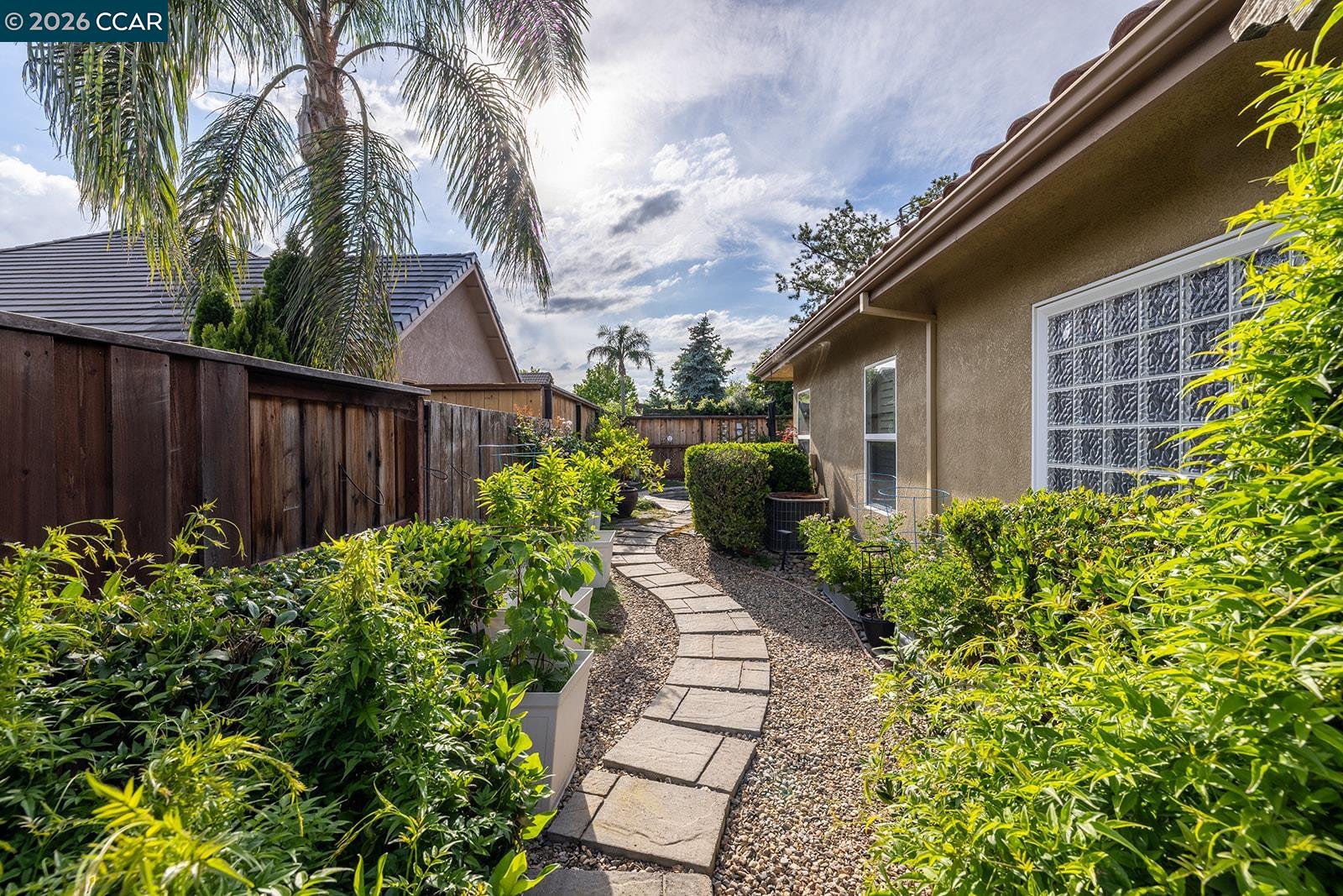 2531 Poppy Dr