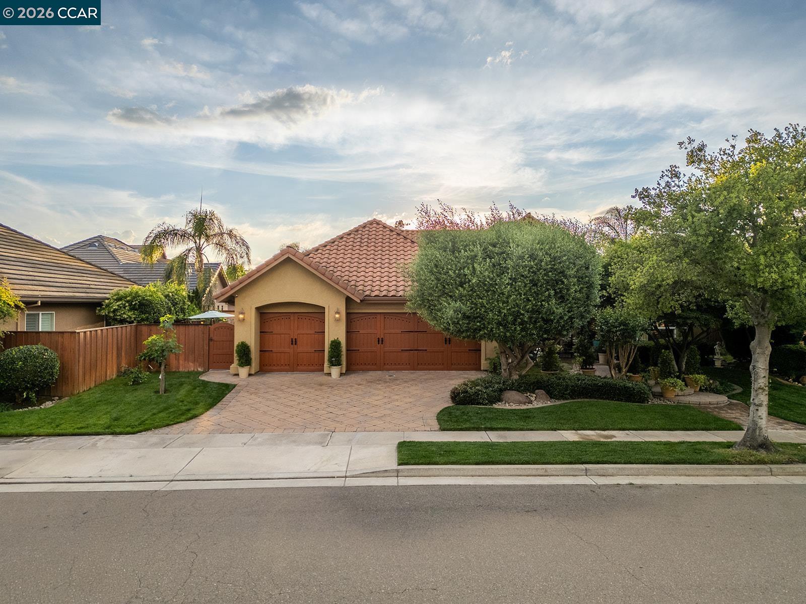 2531 Poppy Dr