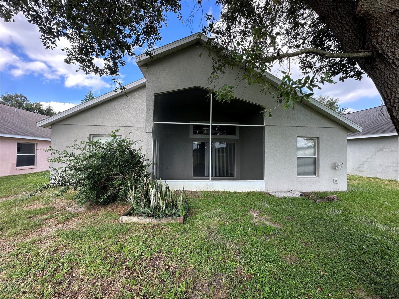 211 GARBERIA DR