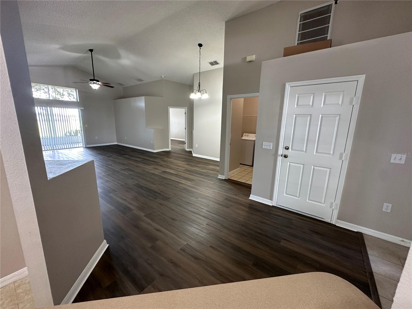 211 GARBERIA DR