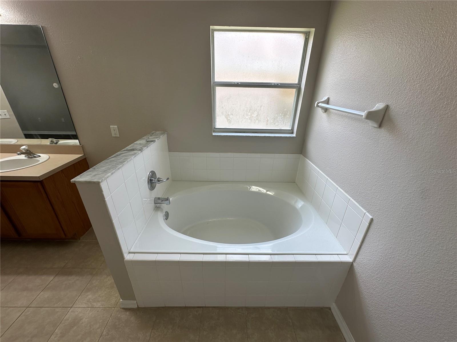 211 GARBERIA DR