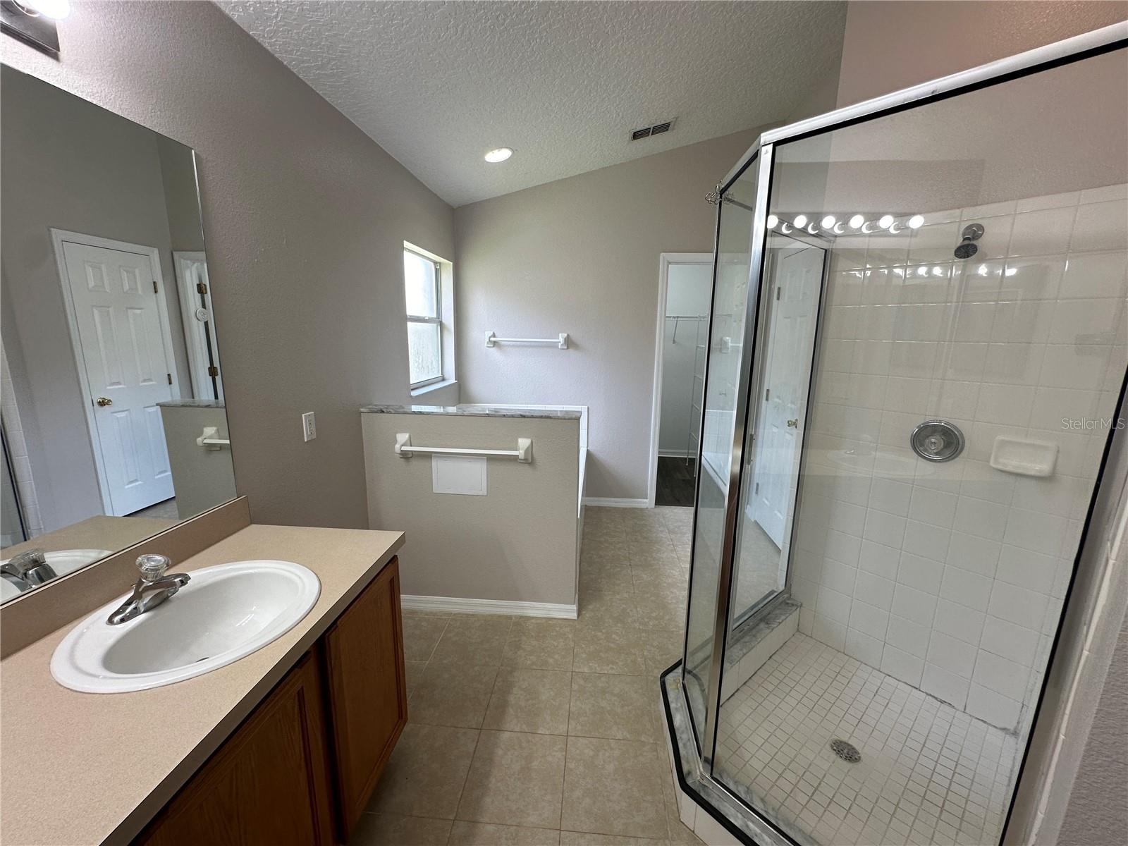 211 GARBERIA DR