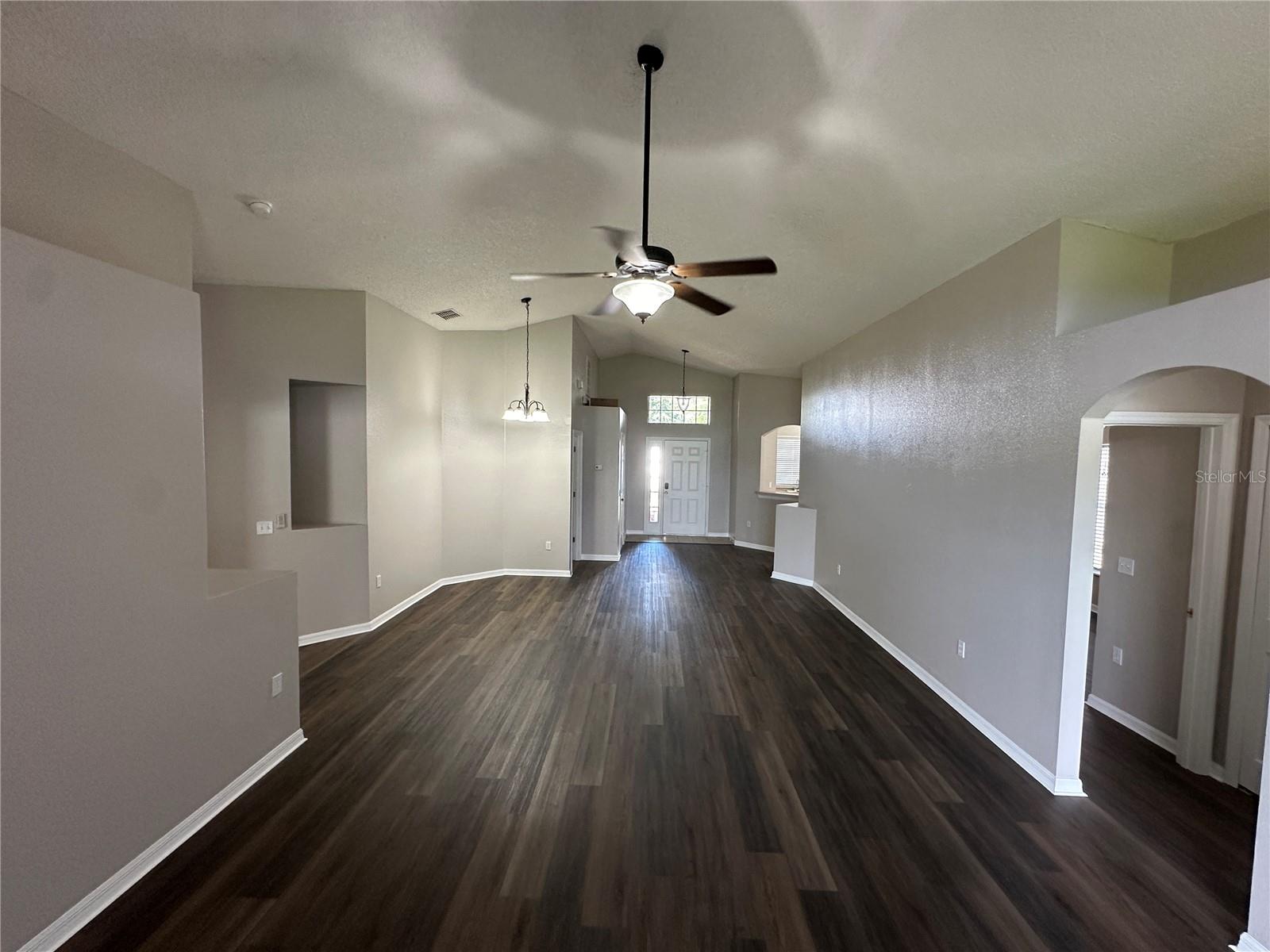 211 GARBERIA DR