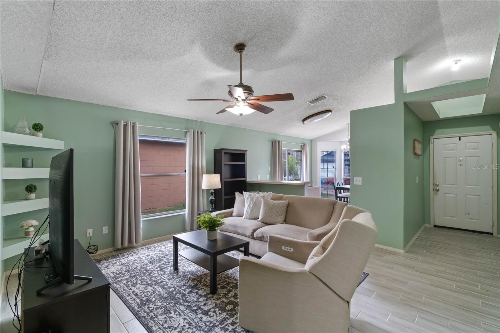 1077 HAMLET DR