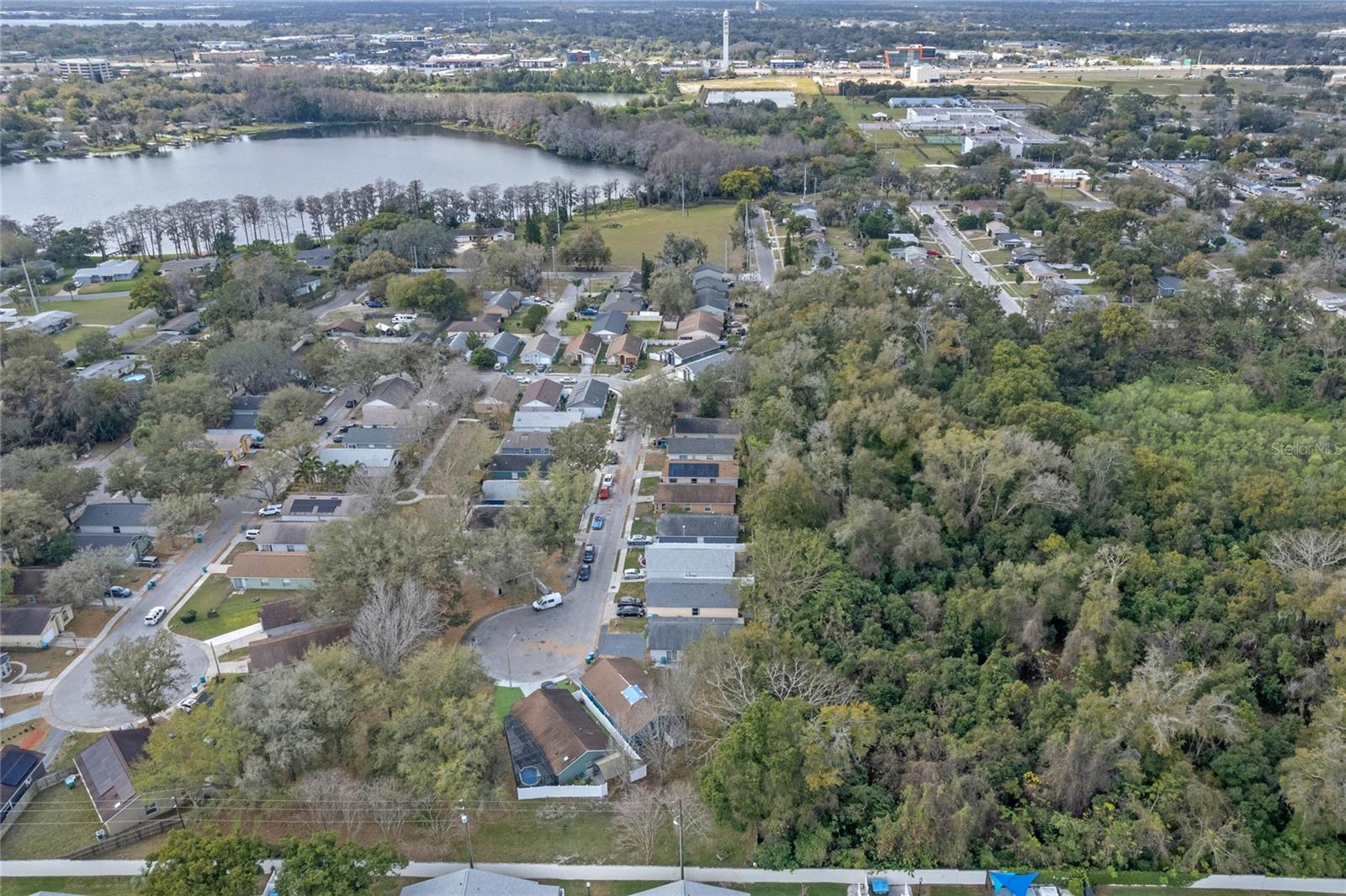1077 HAMLET DR