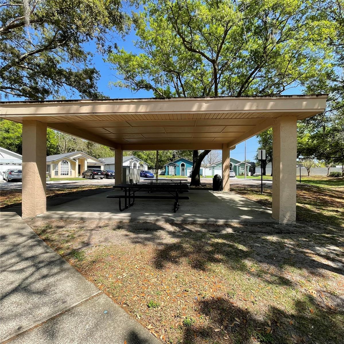 1077 HAMLET DR