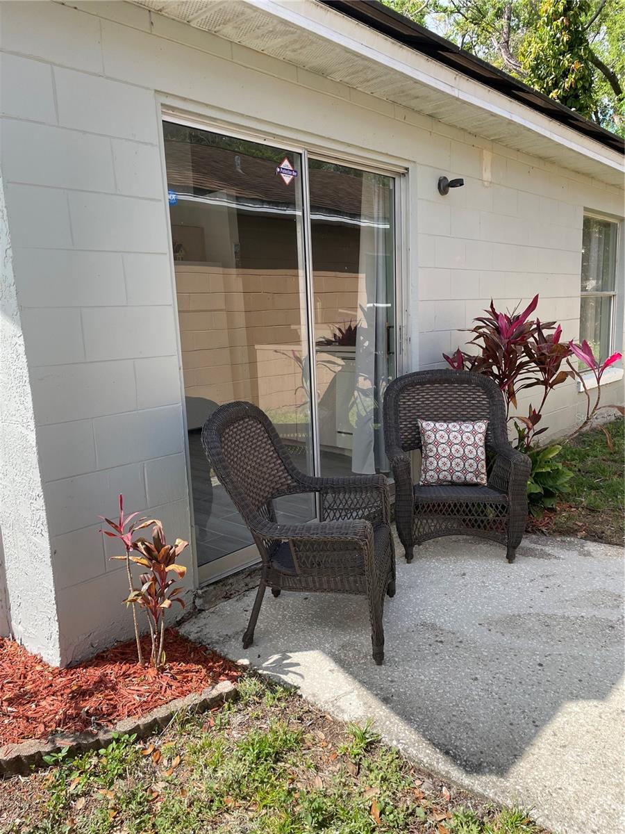 1077 HAMLET DR