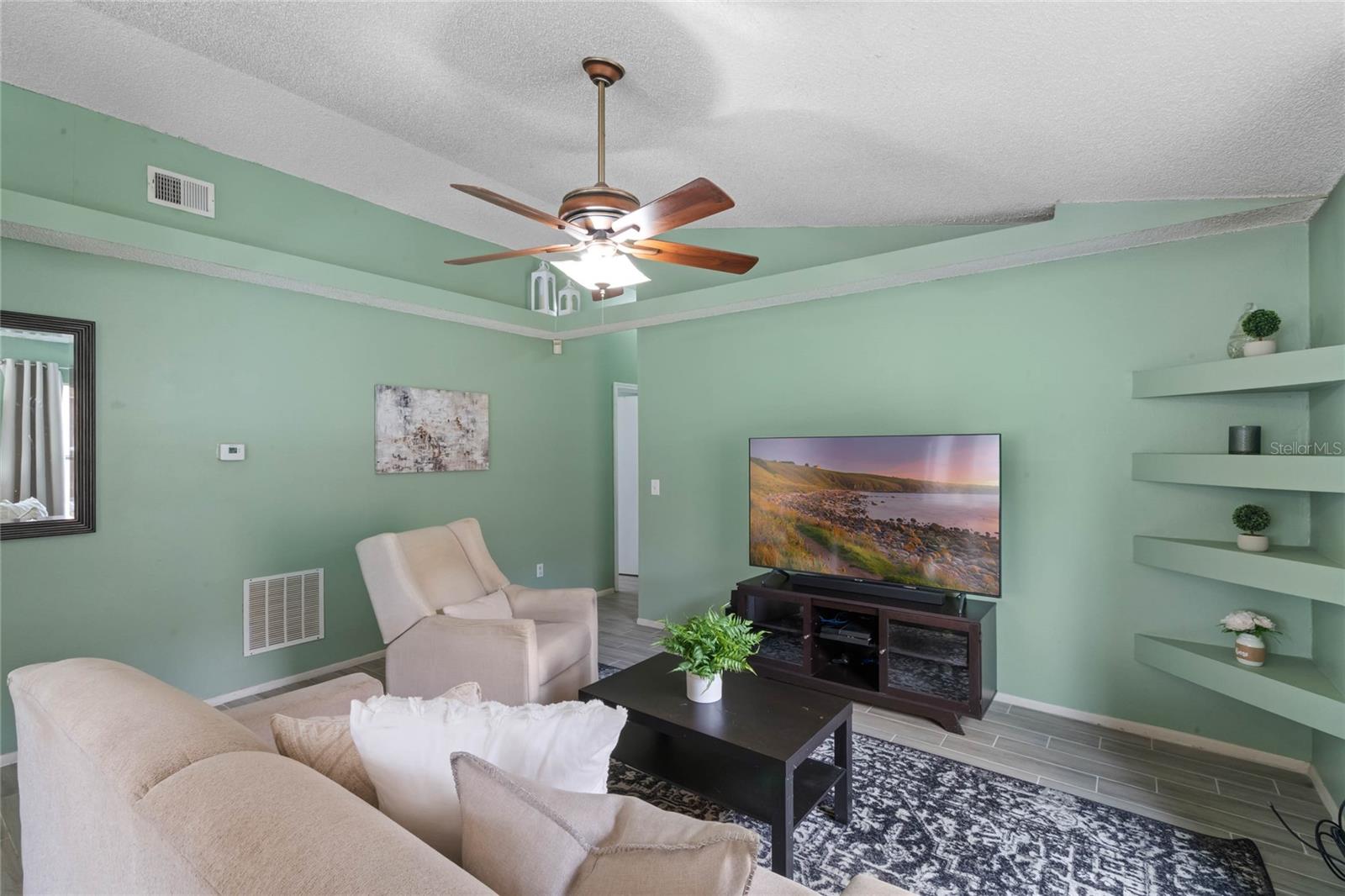 1077 HAMLET DR