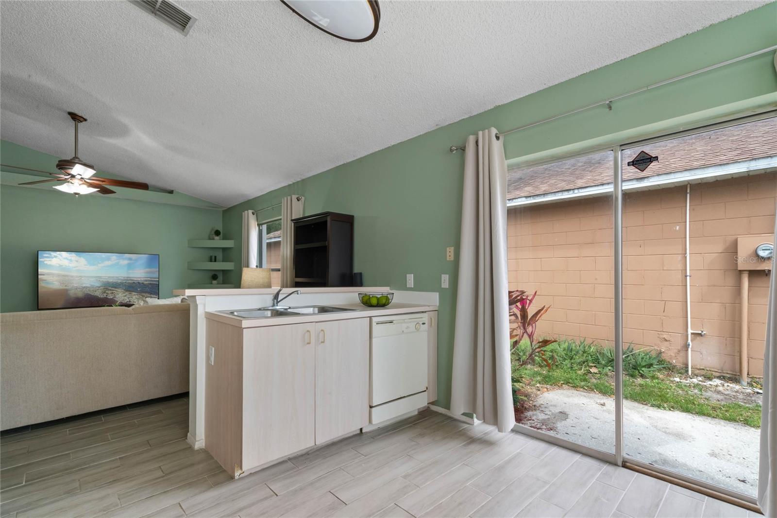1077 HAMLET DR