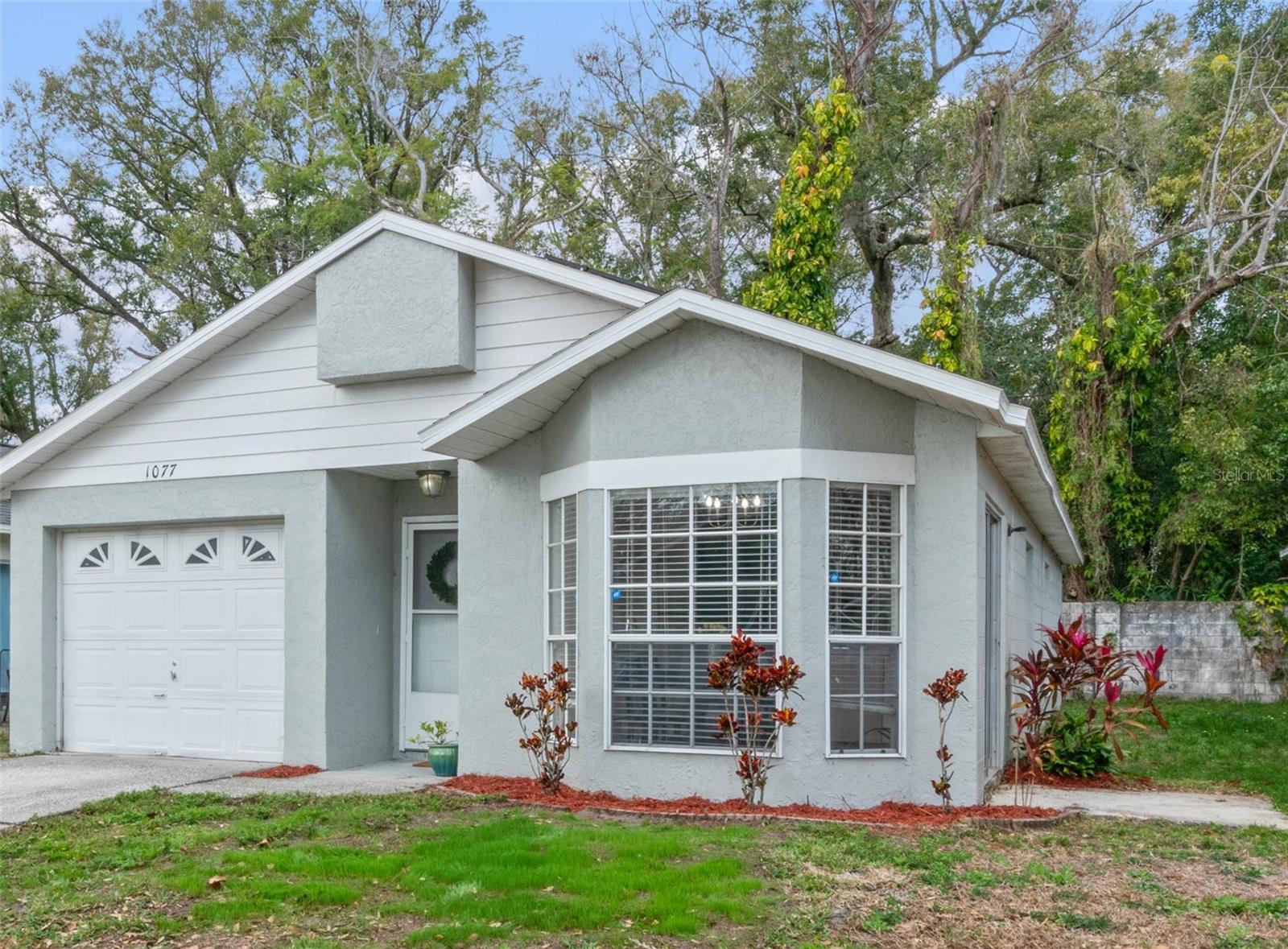 1077 HAMLET DR