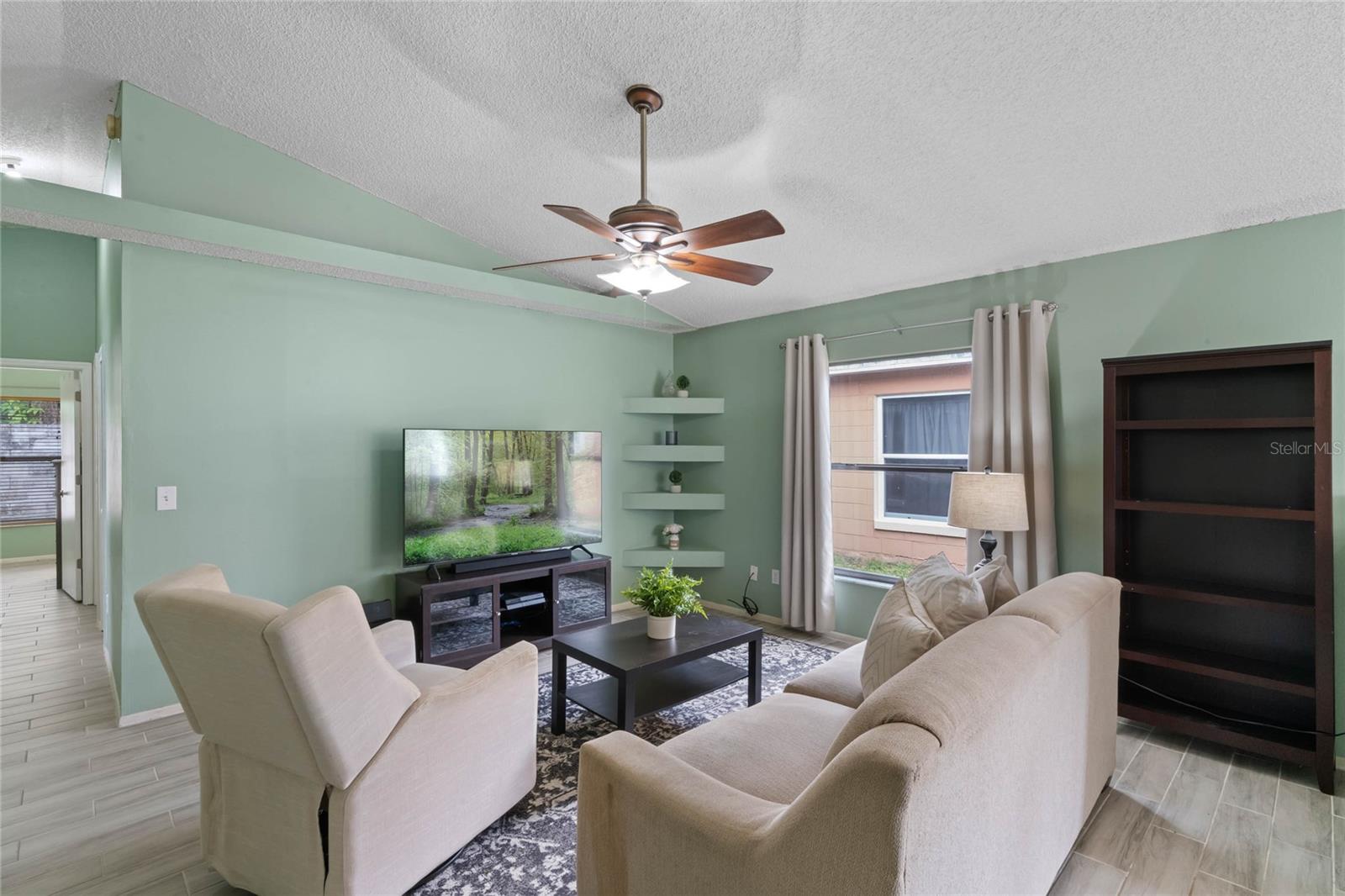 1077 HAMLET DR