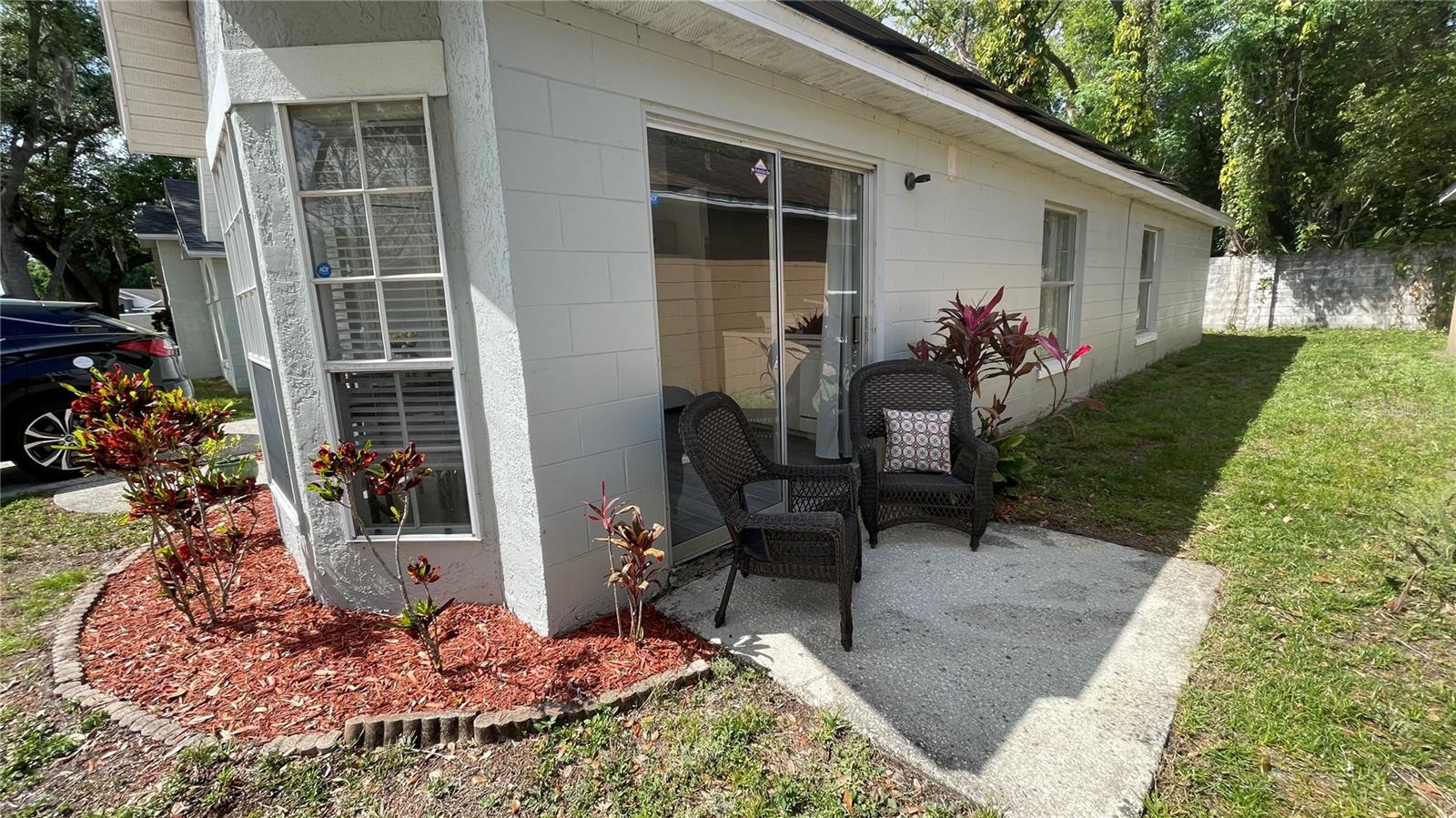 1077 HAMLET DR