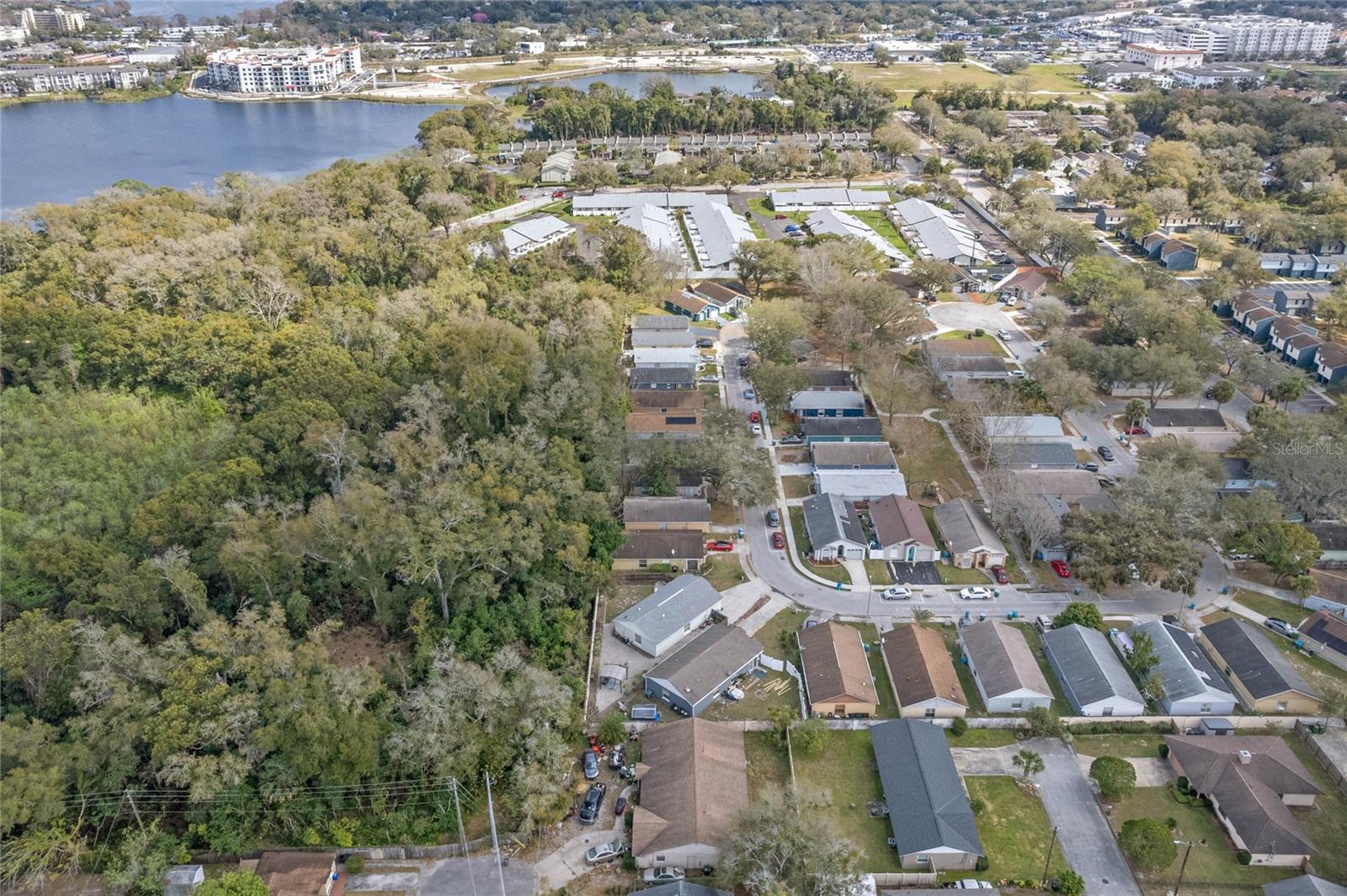 1077 HAMLET DR