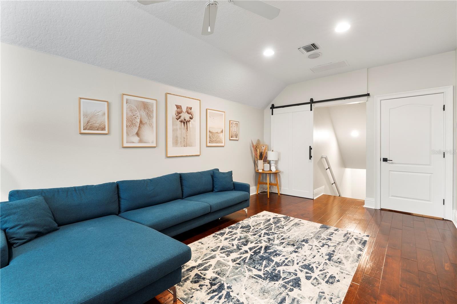 5215 PHILLIPS OAKS LN