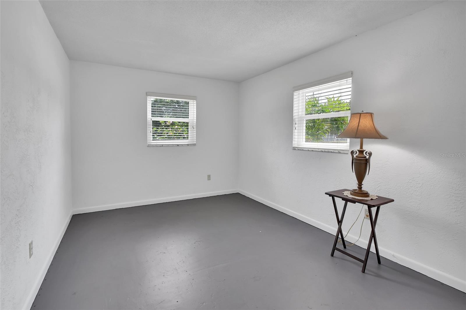 1590 URBANA AVE
