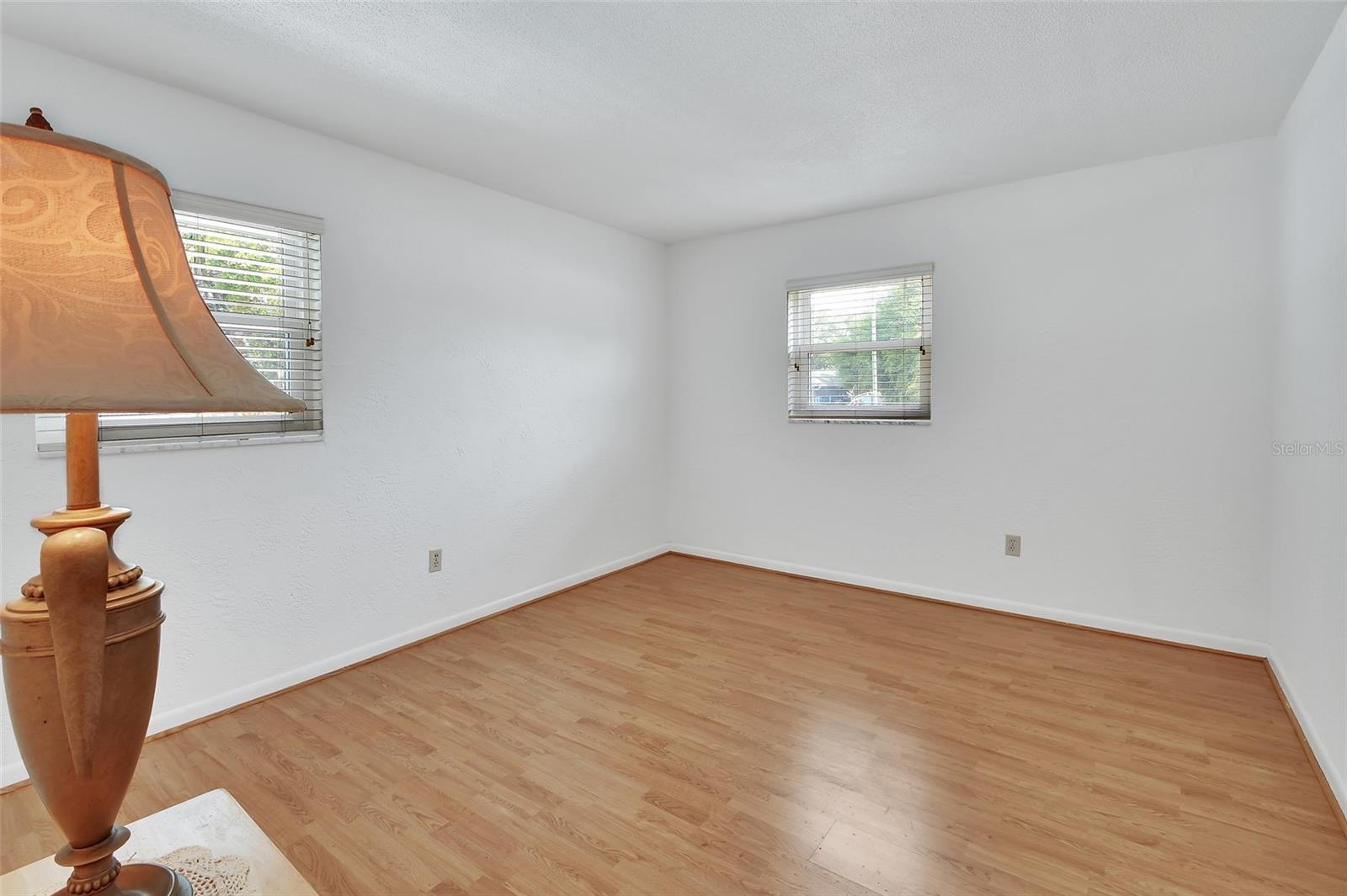 1590 URBANA AVE