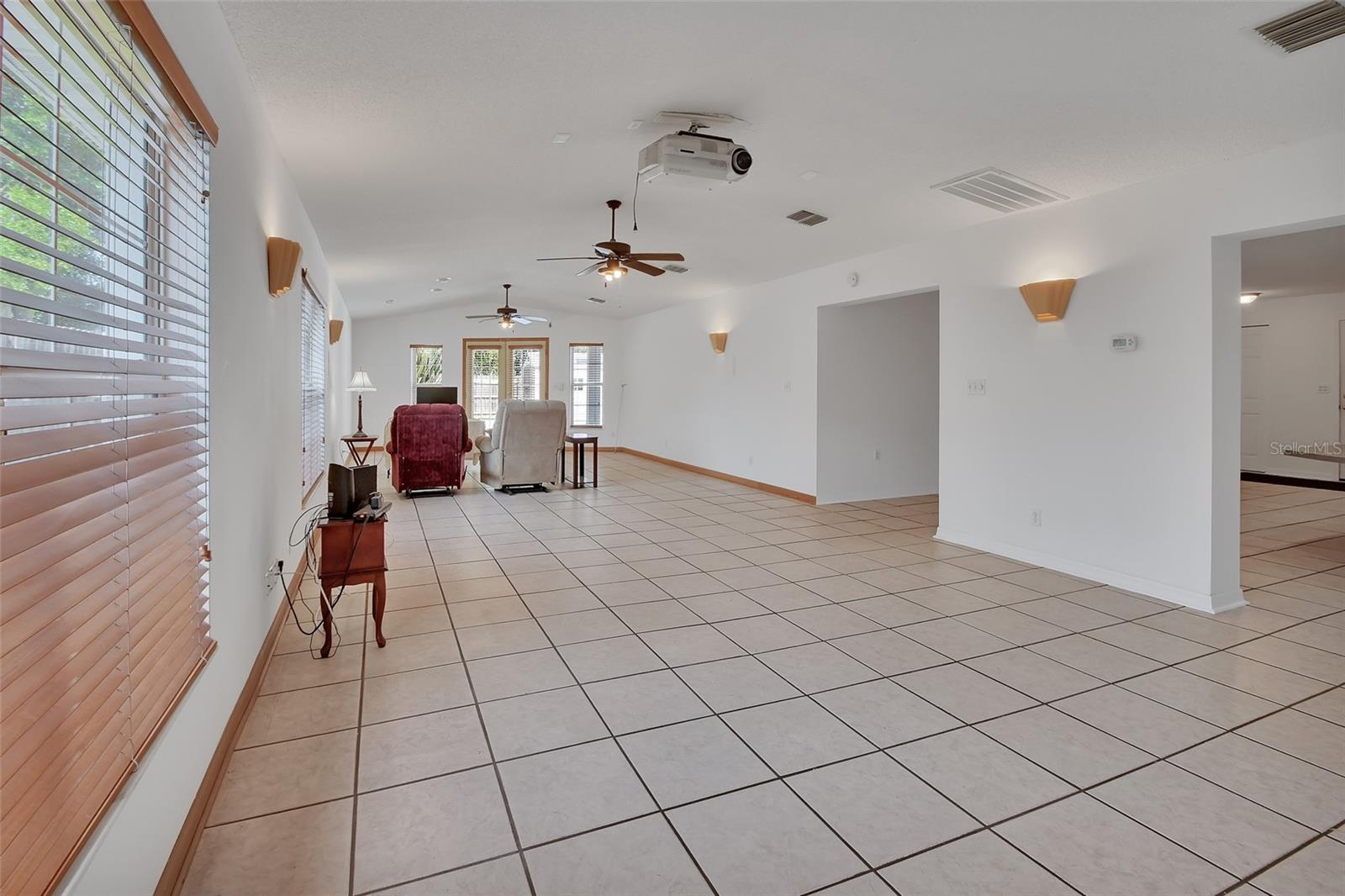 1590 URBANA AVE