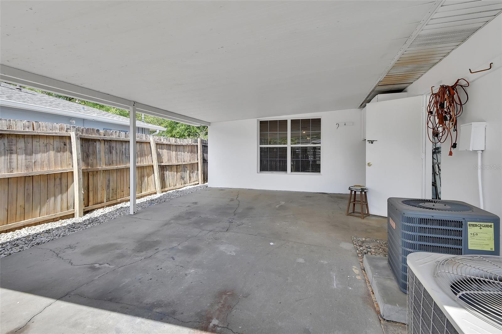 1590 URBANA AVE