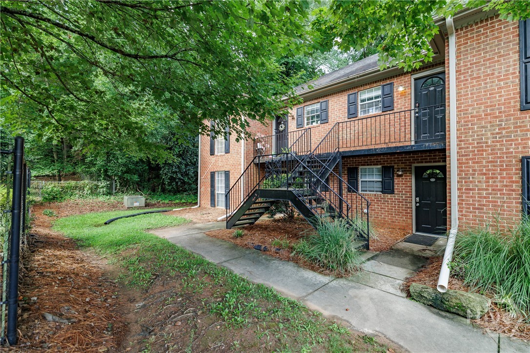 1055 Baxter Street 502